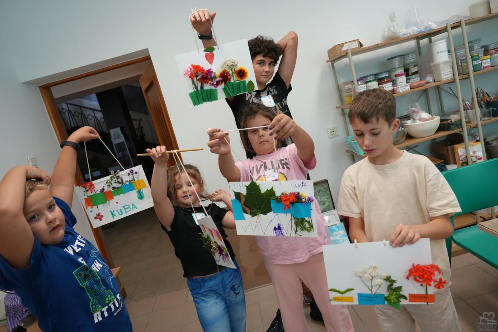 Zdjęcie w galerii na portalu naszwodzislaw.com: Zamiast telefonów wybrali naturę. Pierwszy dzień półkolonii pełen przygód [FOTO] wiadomości z regionu