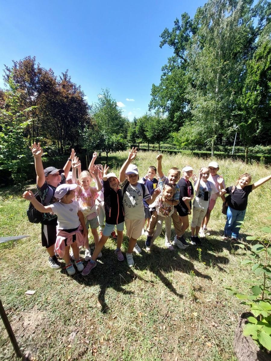 Zdjęcie w galerii na portalu naszwodzislaw.com: Wakacje z MOK Radlin pełne przygód. Dzieci odkrywały tajemnice Arboretum Bramy Morawskiej wiadomości z regionu