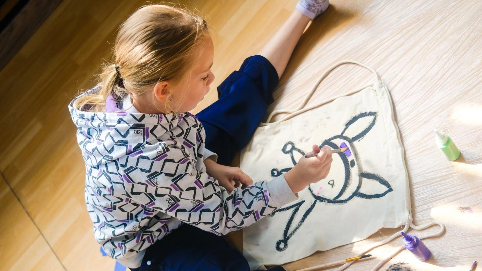 Zdjęcie w galerii na portalu naszwodzislaw.com: Kolorowe koszulki i własne projekty. Kreatywne warsztaty zachwyciły najmłodszych wiadomości z regionu