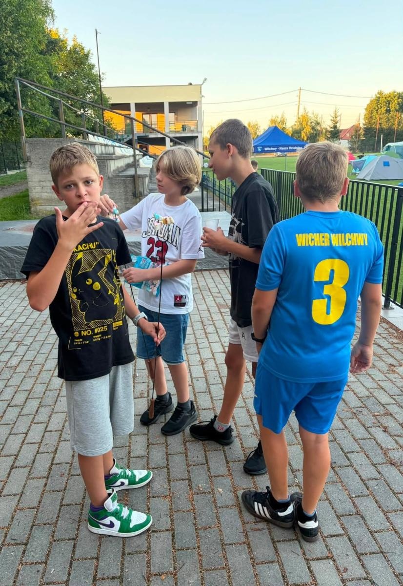 Zdjęcie w galerii na portalu naszwodzislaw.com: Ponad 60 osób spędziło noc pod namiotami. Pierwsza taka akcja okazała się strzałem w dziesiątkę wiadomości z regionu