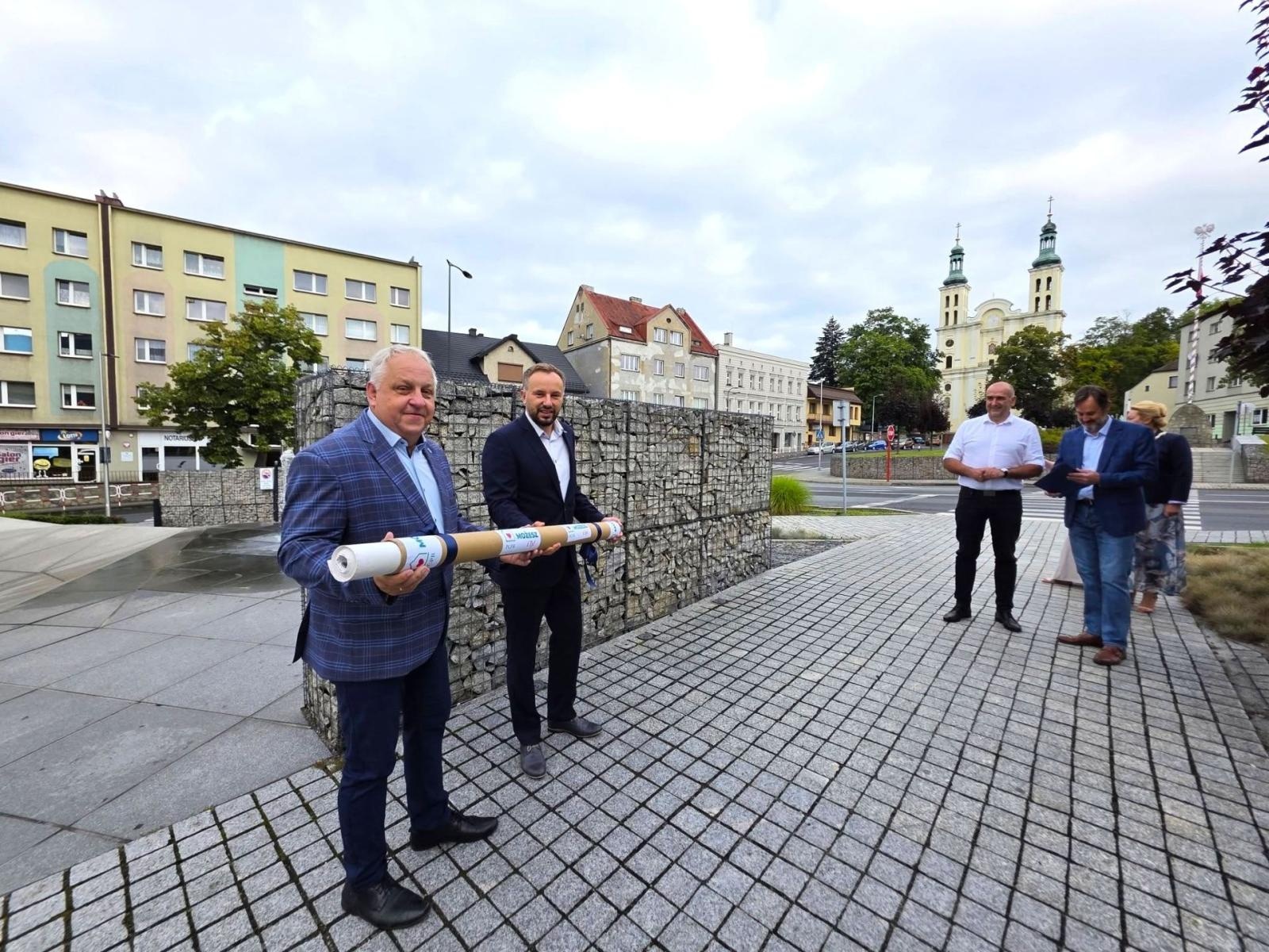 Zdjęcie w galerii na portalu naszwodzislaw.com: W Pszowie pojawił się wyjątkowy baner. To apel do mieszkańców całego powiatu wiadomości z regionu