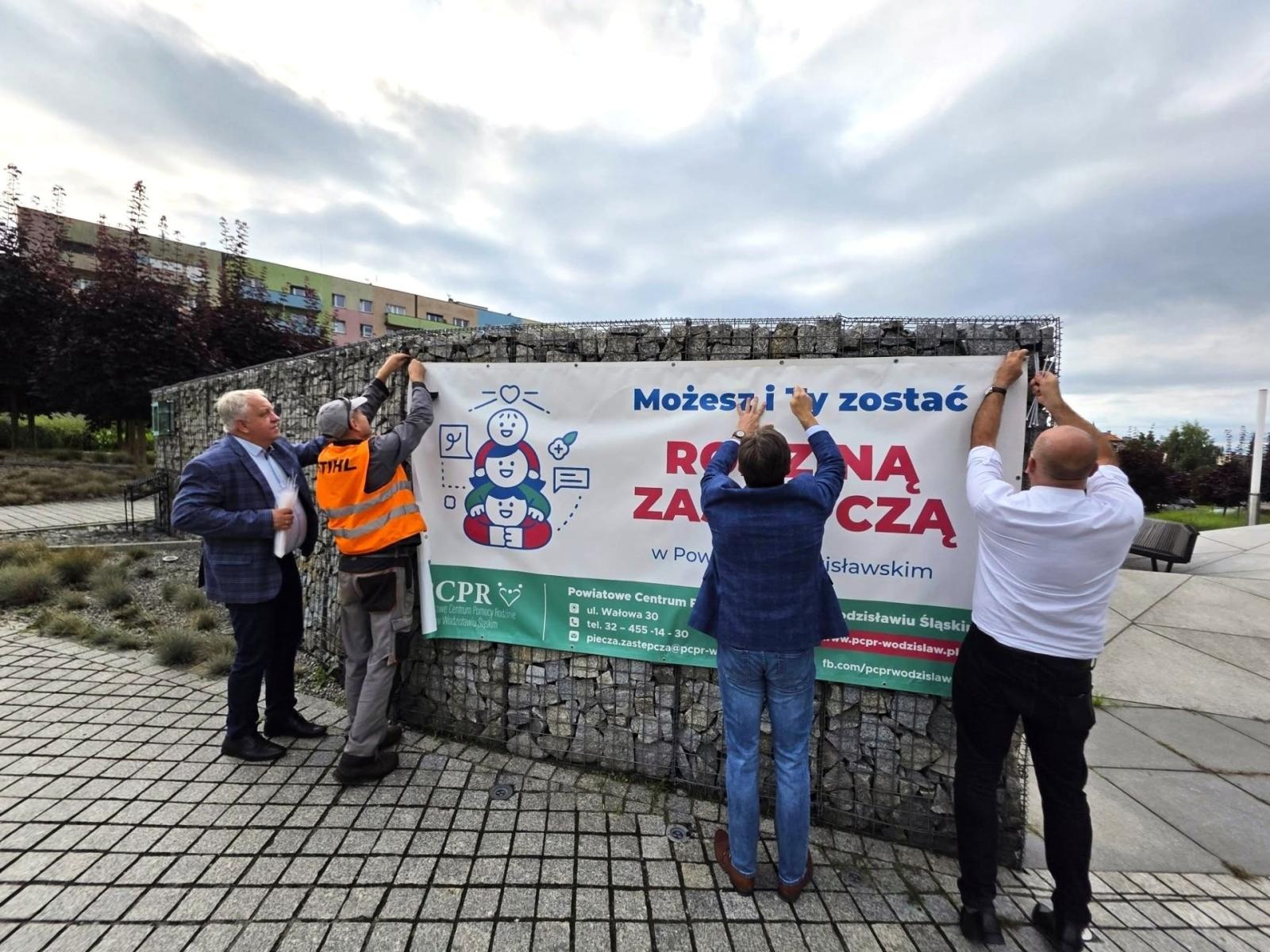 Zdjęcie w galerii na portalu naszwodzislaw.com: W Pszowie pojawił się wyjątkowy baner. To apel do mieszkańców całego powiatu wiadomości z regionu