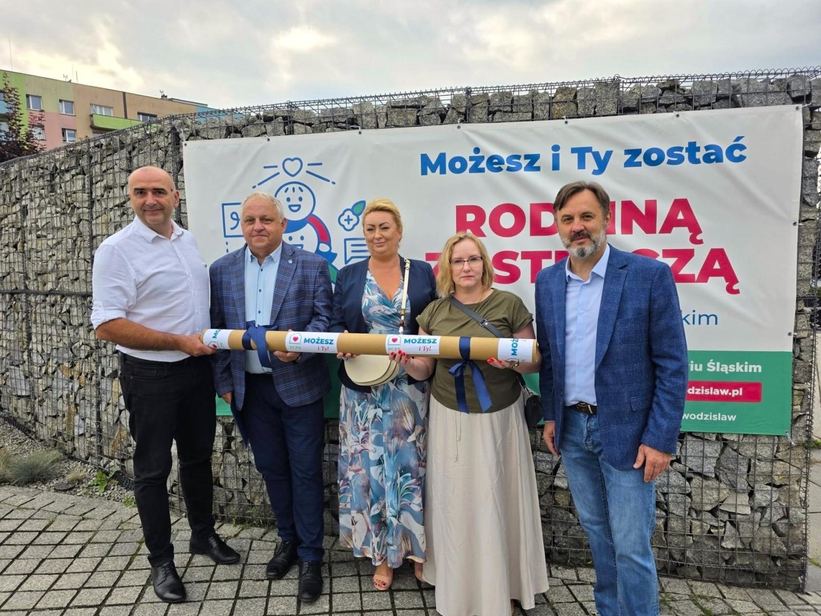 Zdjęcie w galerii na portalu naszwodzislaw.com: W Pszowie pojawił się wyjątkowy baner. To apel do mieszkańców całego powiatu wiadomości z regionu