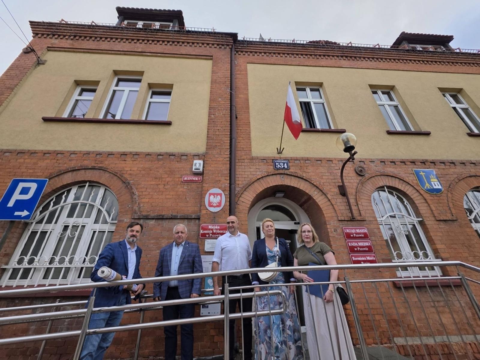 Zdjęcie w galerii na portalu naszwodzislaw.com: W Pszowie pojawił się wyjątkowy baner. To apel do mieszkańców całego powiatu wiadomości z regionu