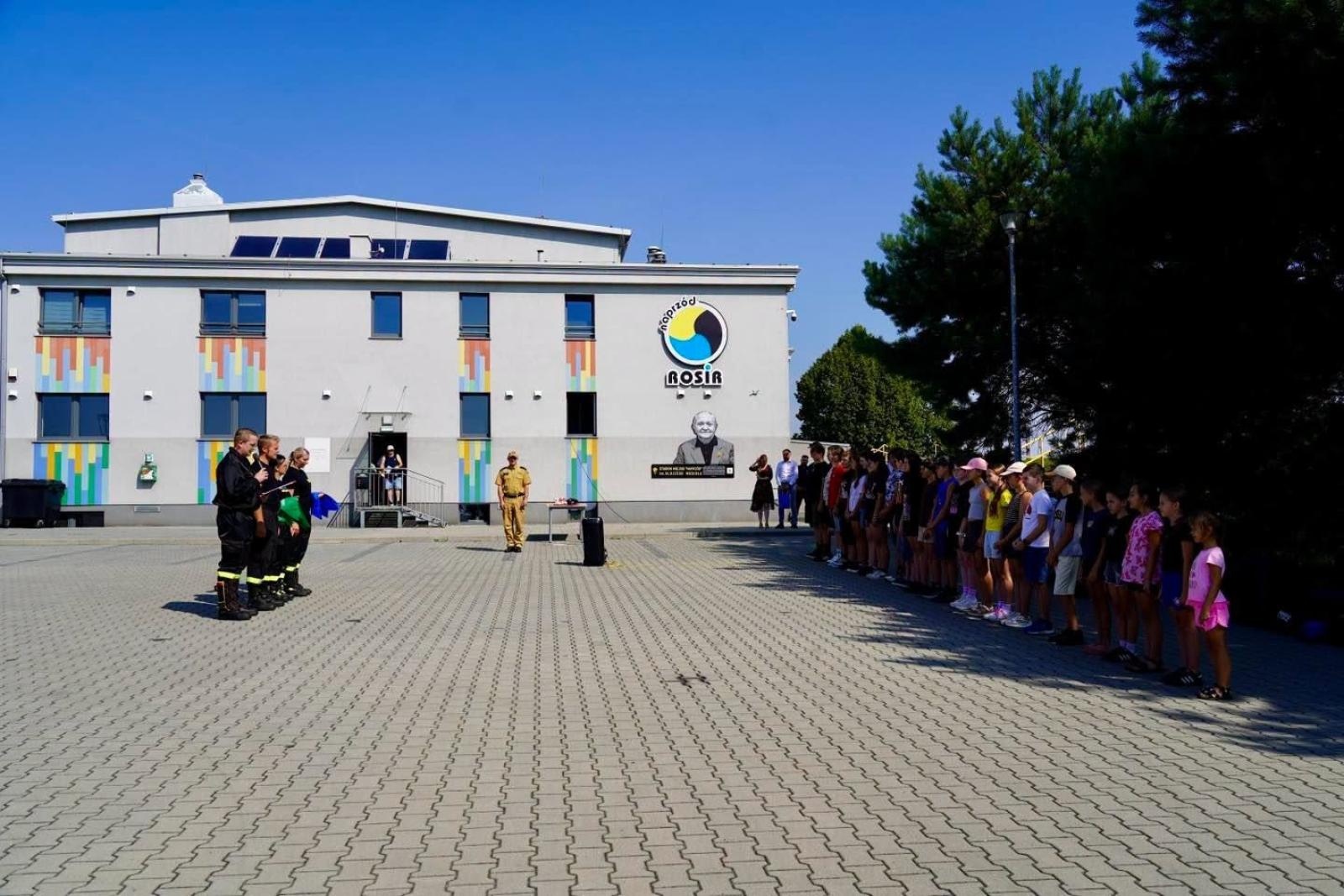 Zdjęcie w galerii na portalu naszwodzislaw.com: Młodzi strażacy rozpoczęli wyjątkową przygodę. Pierwszy obóz pożarniczy w Rydułtowach wiadomości z regionu