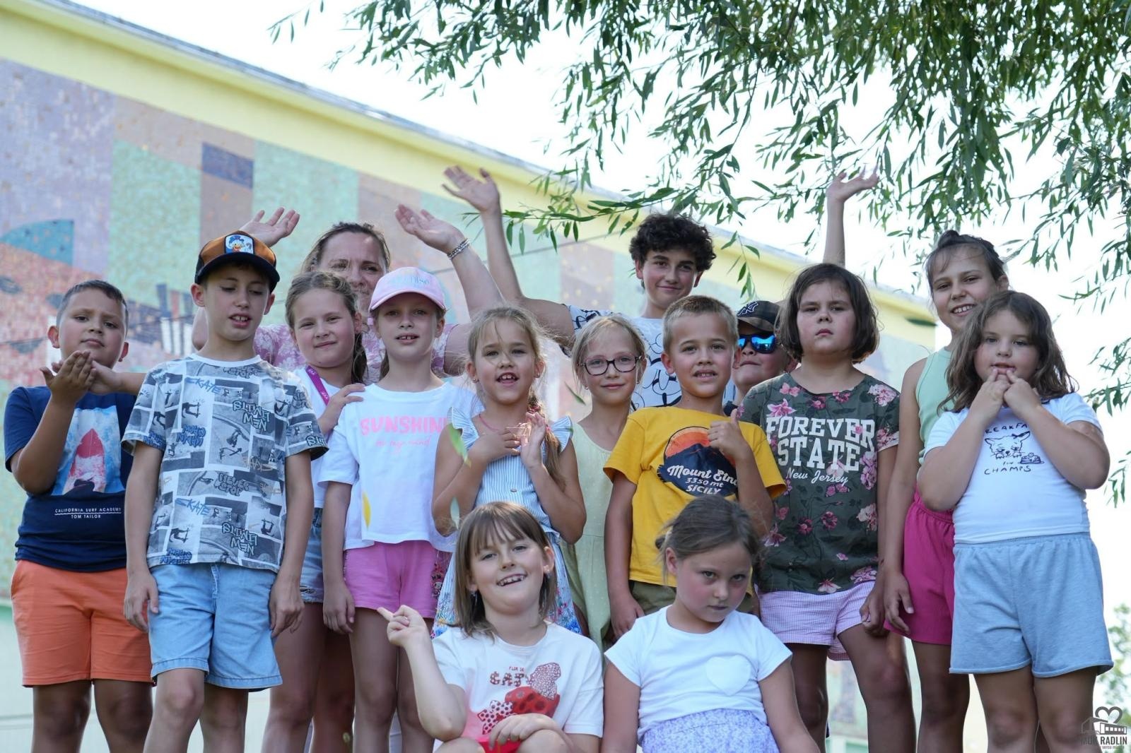 Zdjęcie w galerii na portalu naszwodzislaw.com: Kolorowy ogród pełen wyobraźni. Kreatywny dzień półkolonii w Radlinie wiadomości z regionu