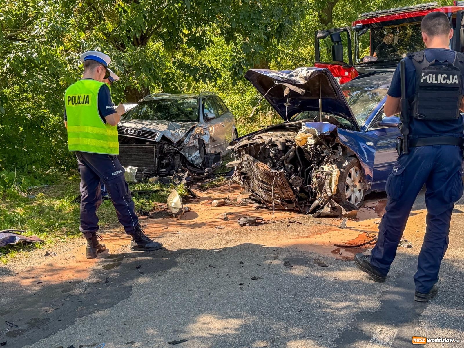 Zdjęcie w galerii na portalu naszwodzislaw.com: Zderzenie Audi i VW Passata na drodze Racibórz–Lubomia [FOTO] wiadomości z regionu