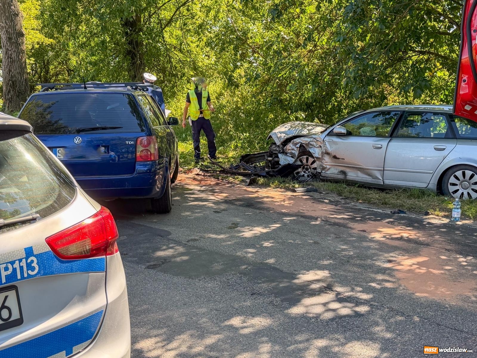 Zdjęcie w galerii na portalu naszwodzislaw.com: Zderzenie Audi i VW Passata na drodze Racibórz–Lubomia [FOTO] wiadomości z regionu