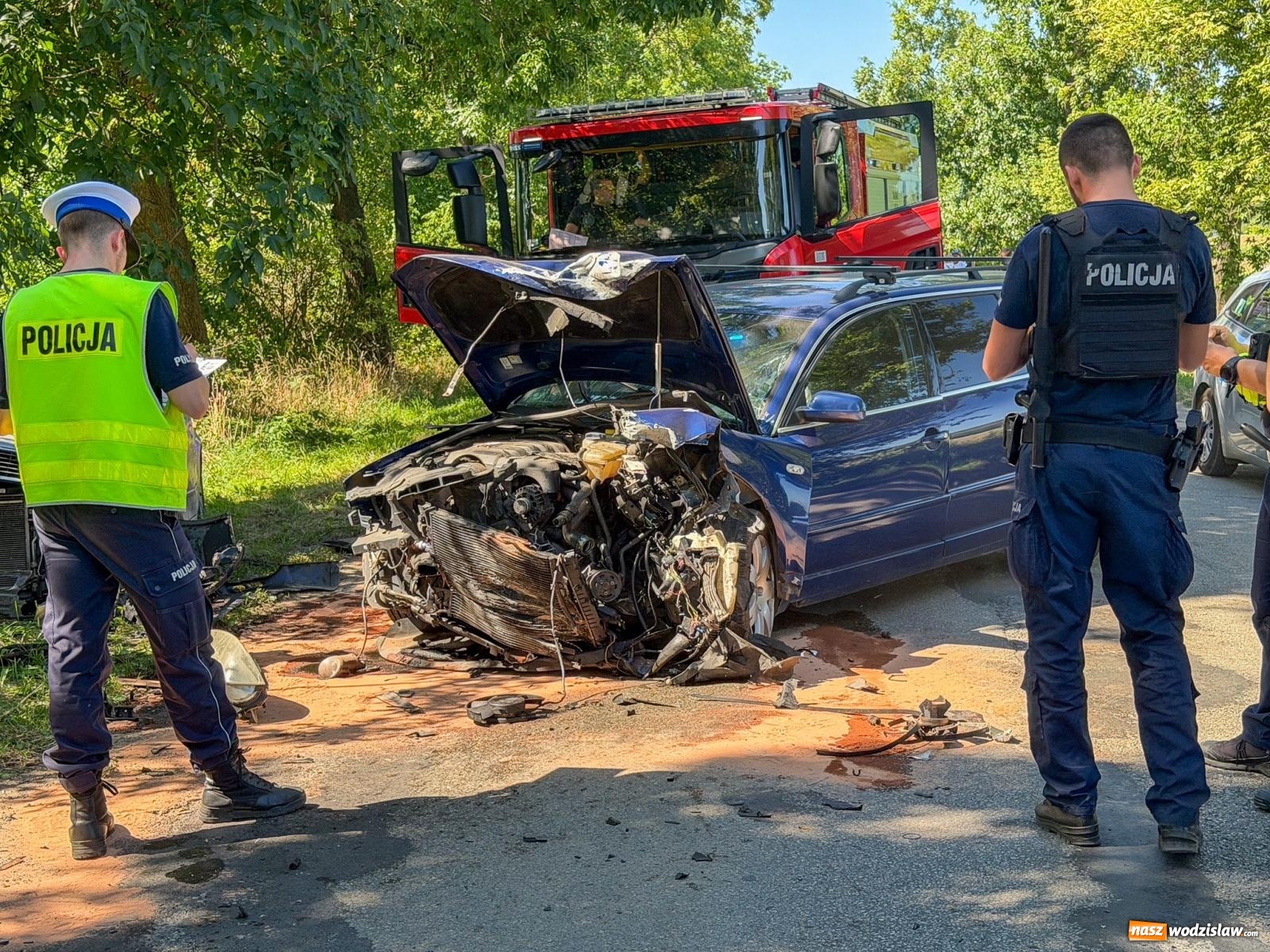 Zdjęcie w galerii na portalu naszwodzislaw.com: Zderzenie Audi i VW Passata na drodze Racibórz–Lubomia [FOTO] wiadomości z regionu