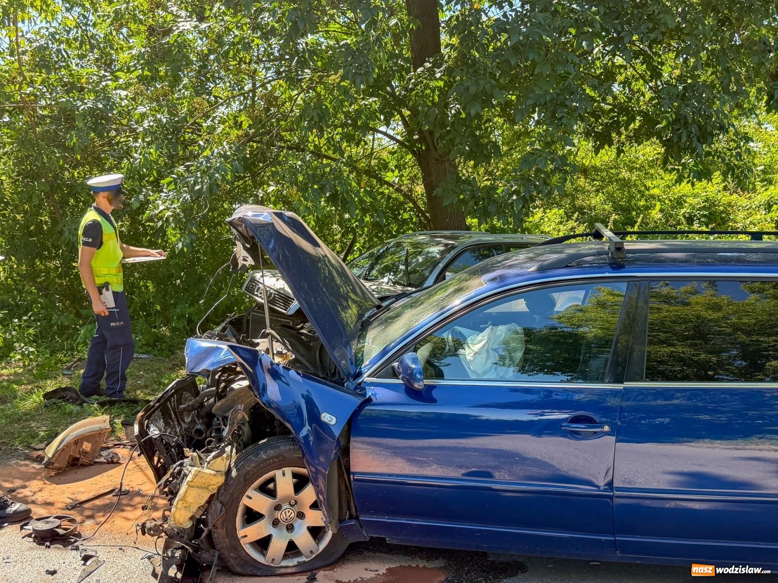 Zdjęcie w galerii na portalu naszwodzislaw.com: Zderzenie Audi i VW Passata na drodze Racibórz–Lubomia [FOTO] wiadomości z regionu
