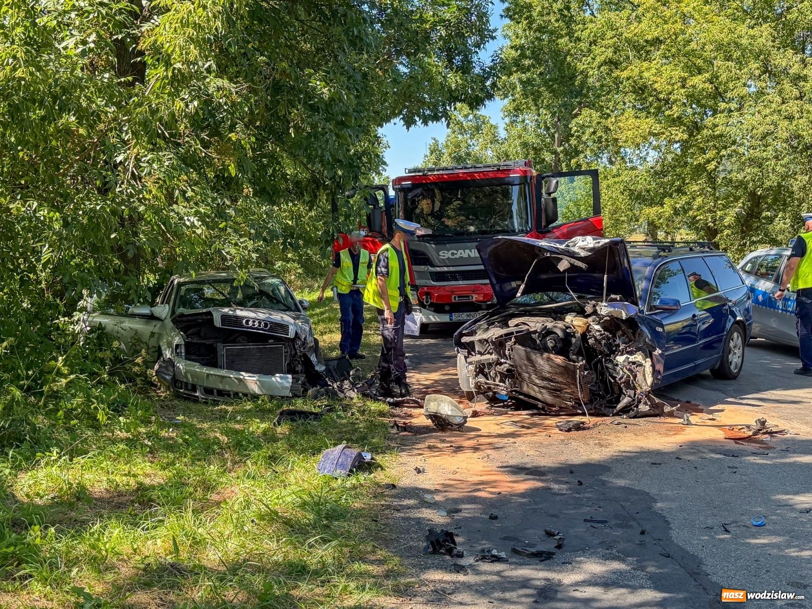 Zdjęcie w galerii na portalu naszwodzislaw.com: Zderzenie Audi i VW Passata na drodze Racibórz–Lubomia [FOTO] wiadomości z regionu