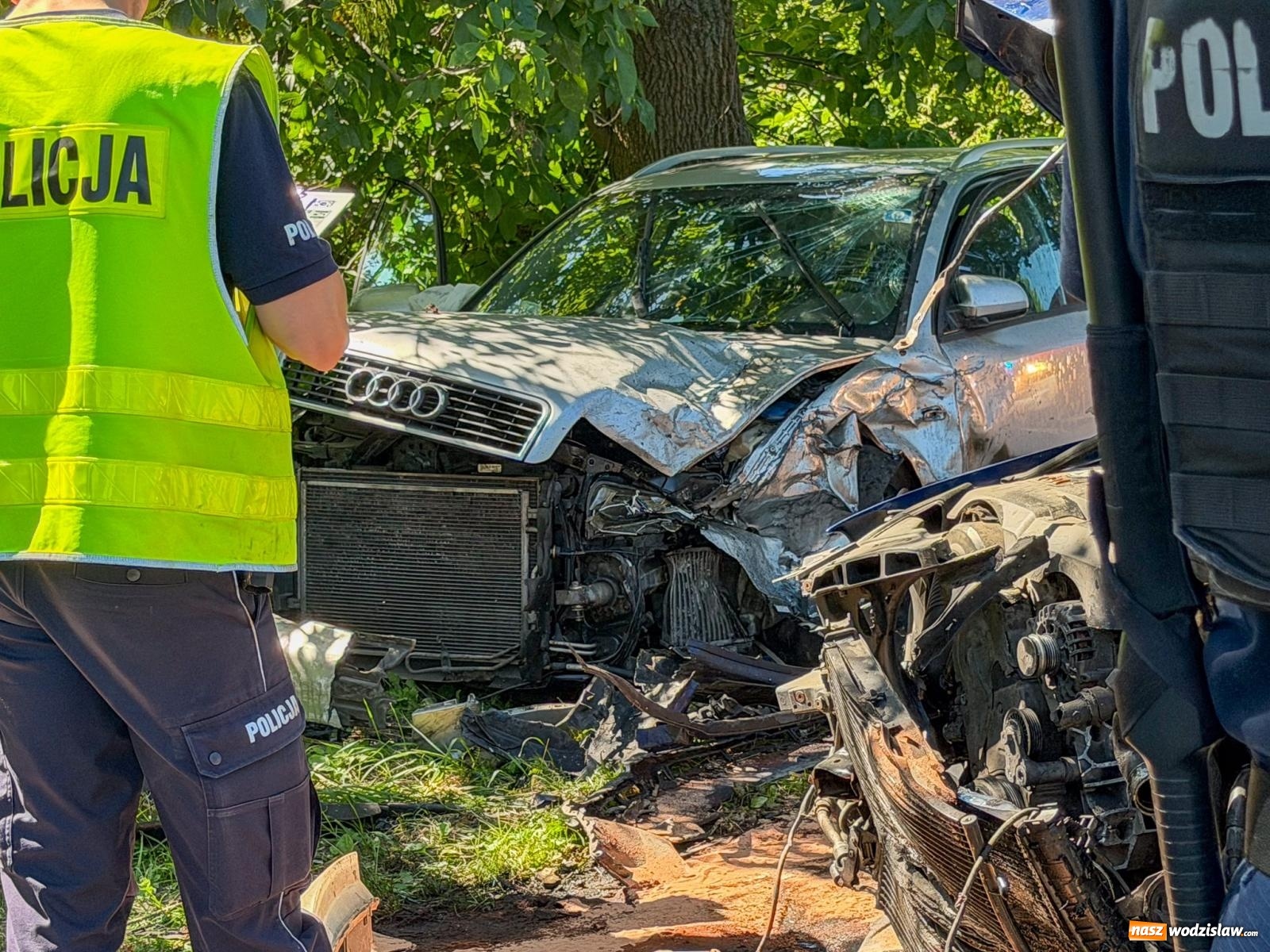 Zdjęcie w galerii na portalu naszwodzislaw.com: Zderzenie Audi i VW Passata na drodze Racibórz–Lubomia [FOTO] wiadomości z regionu