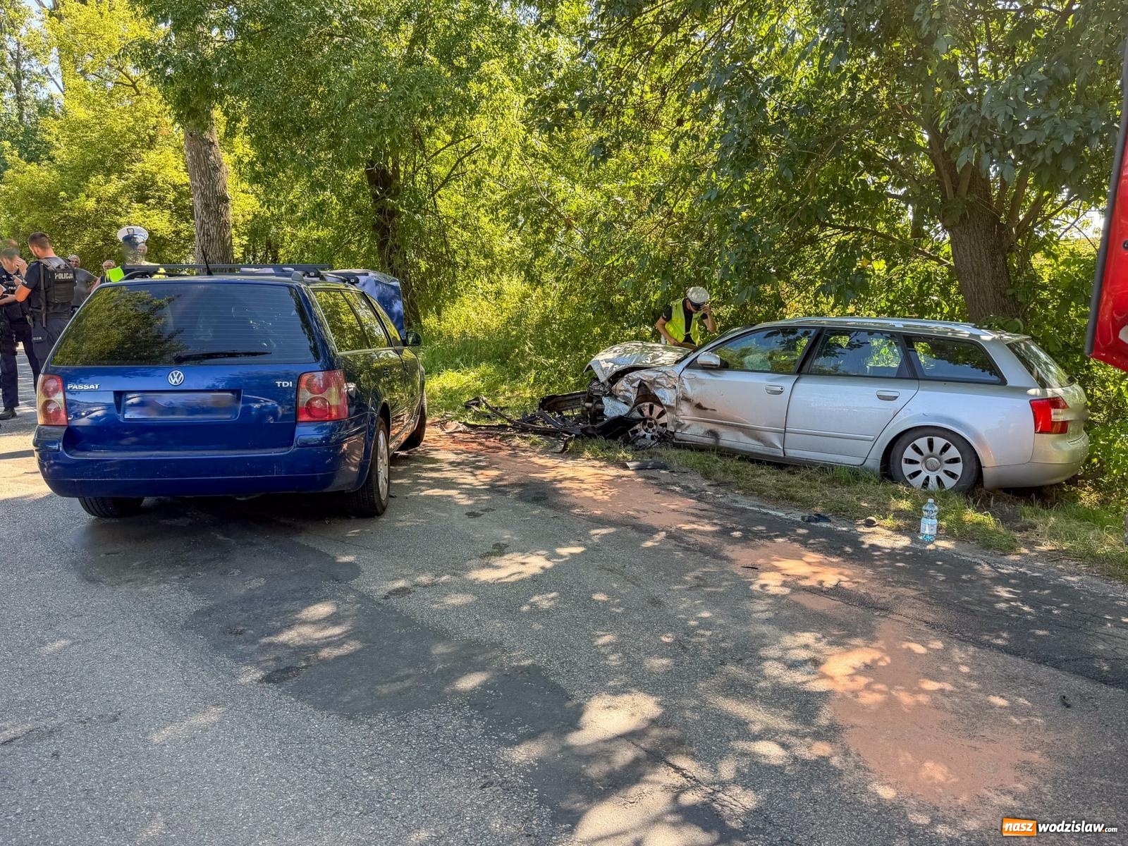 Zdjęcie w galerii na portalu naszwodzislaw.com: Zderzenie Audi i VW Passata na drodze Racibórz–Lubomia [FOTO] wiadomości z regionu