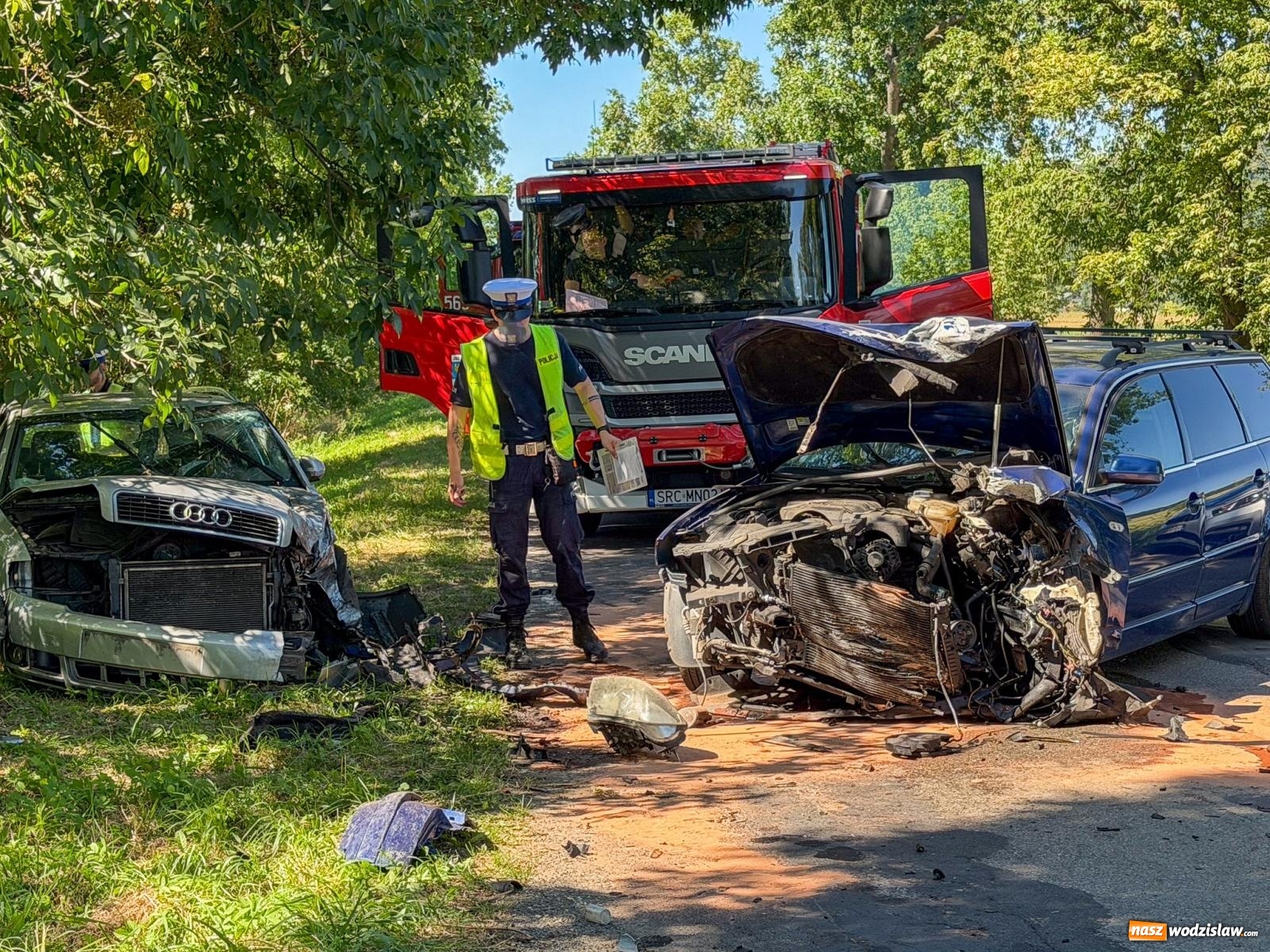Zdjęcie w galerii na portalu naszwodzislaw.com: Zderzenie Audi i VW Passata na drodze Racibórz–Lubomia [FOTO] wiadomości z regionu