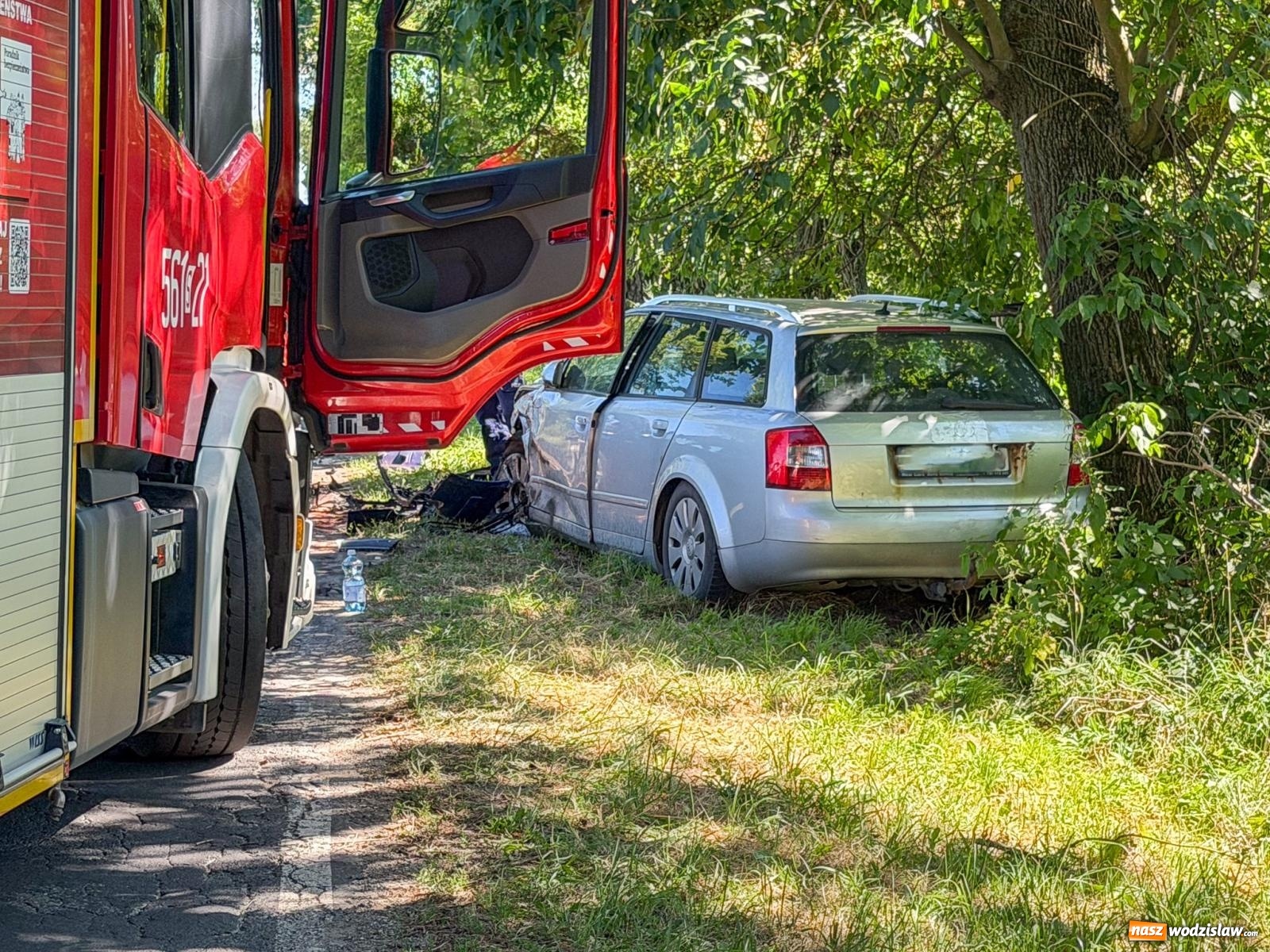 Zdjęcie w galerii na portalu naszwodzislaw.com: Zderzenie Audi i VW Passata na drodze Racibórz–Lubomia [FOTO] wiadomości z regionu