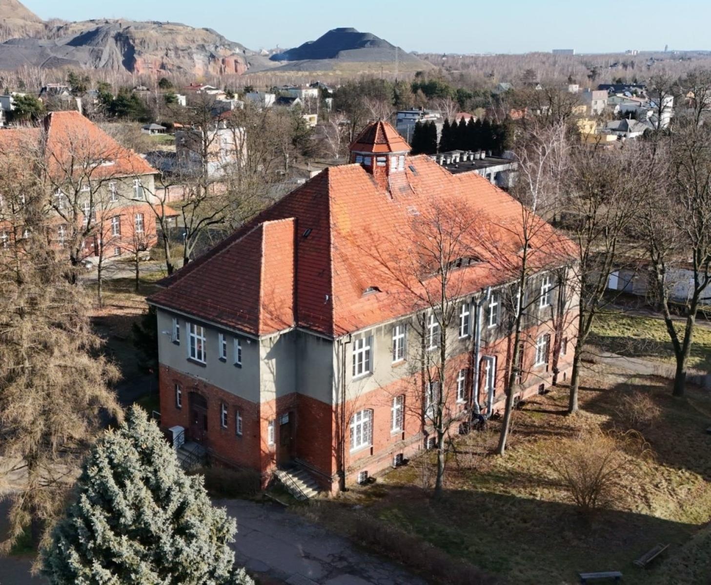 Zdjęcie w galerii na portalu naszwodzislaw.com: Były szpital w Rydułtowach zyska nowe życie. Powstanie miejsce wsparcia dla osób z niepełnosprawnościami wiadomości z regionu