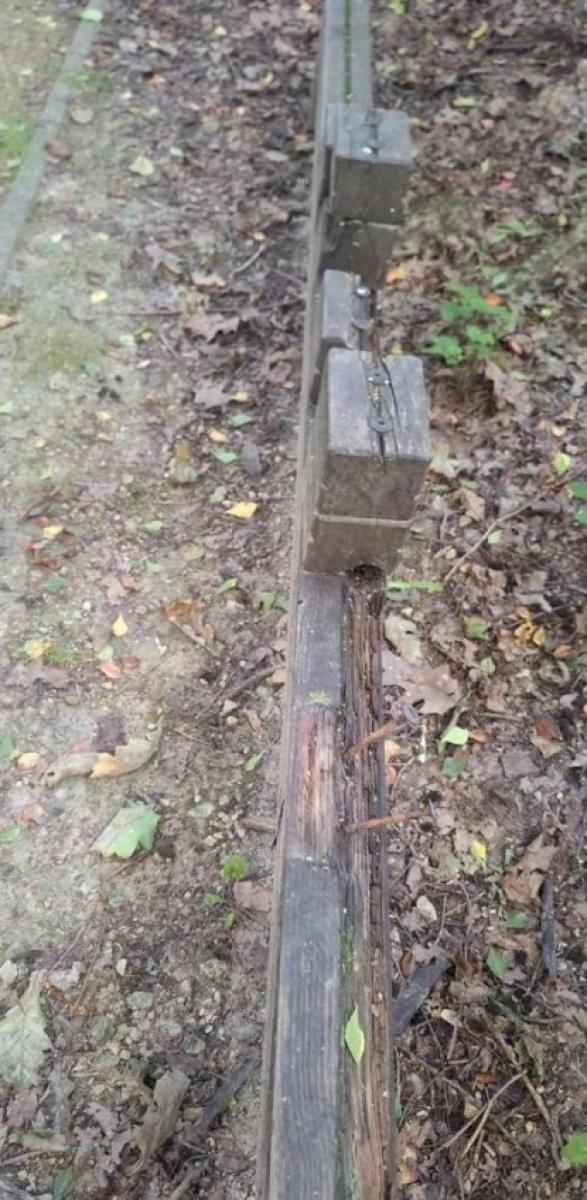 Zdjęcie w galerii na portalu naszwodzislaw.com: Niebezpieczne elementy na Trzech Wzgórzach? Radny alarmuje i domaga się pilnych napraw wiadomości z regionu
