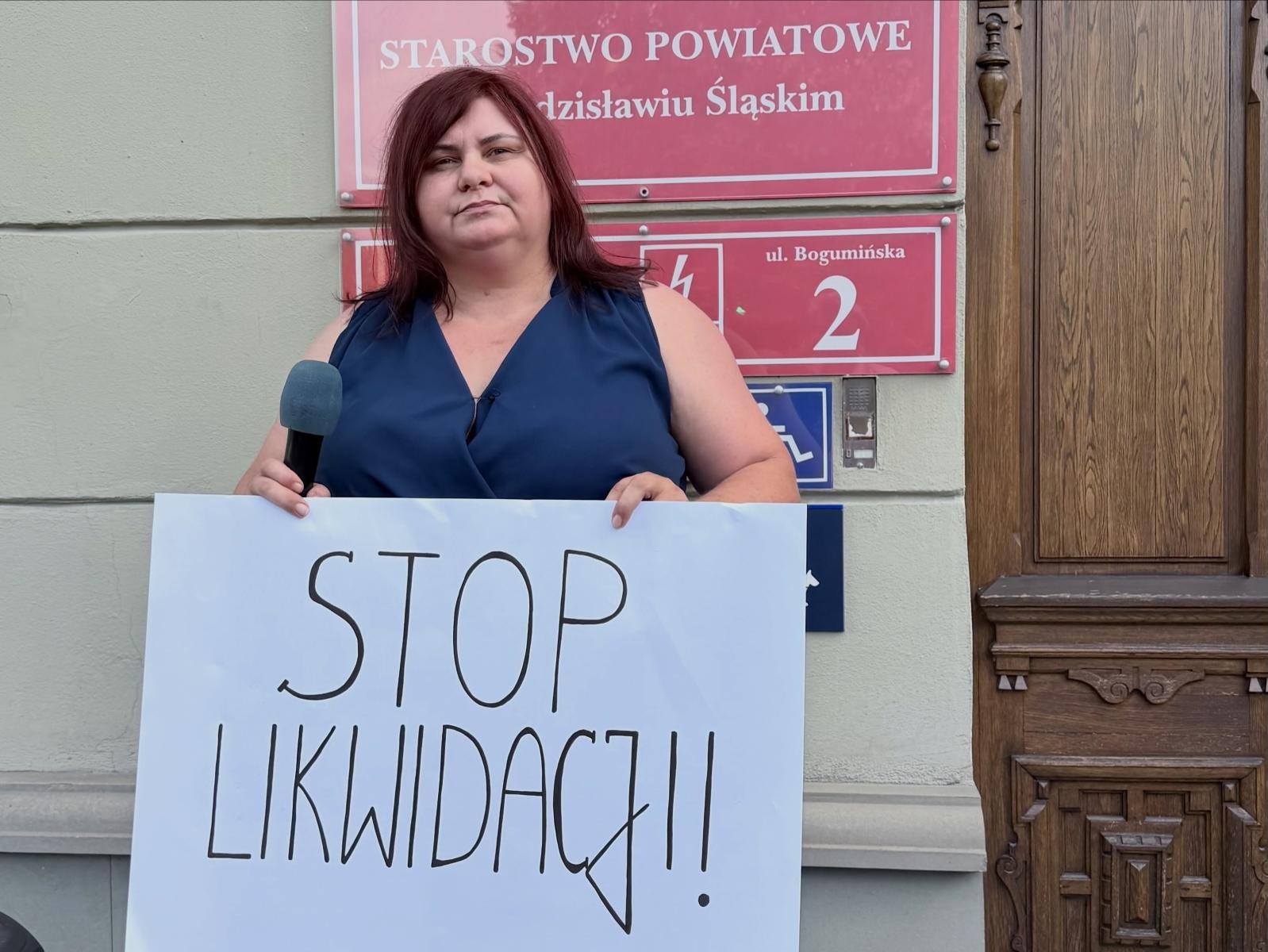 Zdjęcie w galerii na portalu naszwodzislaw.com: Protest przed starostwem w Wodzisławiu. Mieszkańcy bronią porodówki, jest odpowiedź powiatu wiadomości z regionu