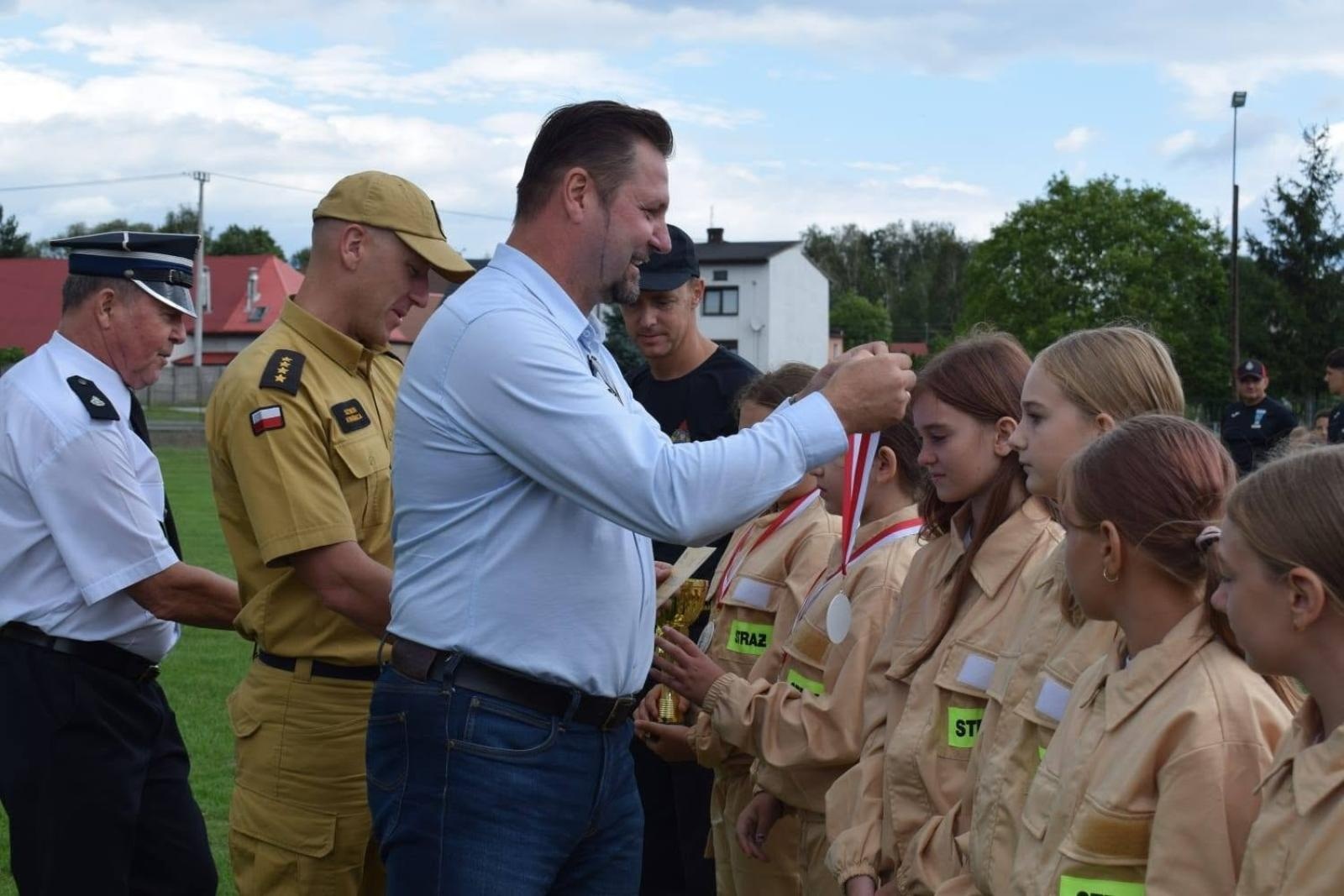 Zdjęcie w galerii na portalu naszwodzislaw.com: Młodzi strażacy walczyli o Puchar Starosty. W Lubomi rywalizowało 17 drużyn [FOTO] wiadomości z regionu