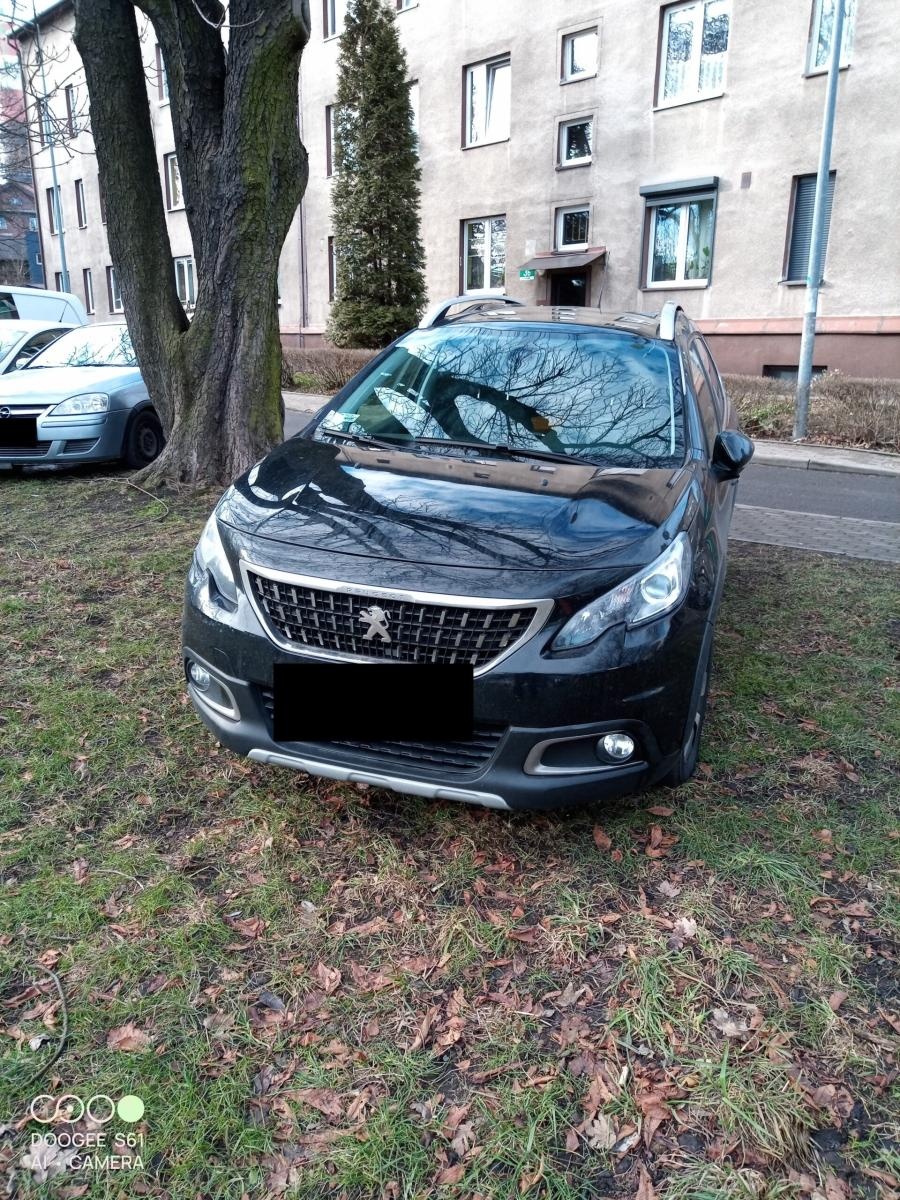 Zdjęcie w galerii na portalu naszwodzislaw.com: Mistrzowie parkowania w Radlinie. Strażnicy pokazują, jak nie zostawiać samochodu [FOTO] wiadomości z regionu