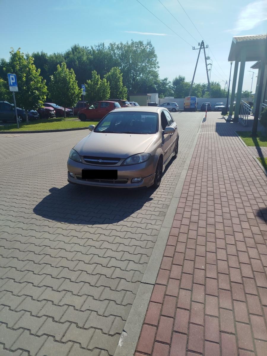 Zdjęcie w galerii na portalu naszwodzislaw.com: Mistrzowie parkowania w Radlinie. Strażnicy pokazują, jak nie zostawiać samochodu [FOTO] wiadomości z regionu