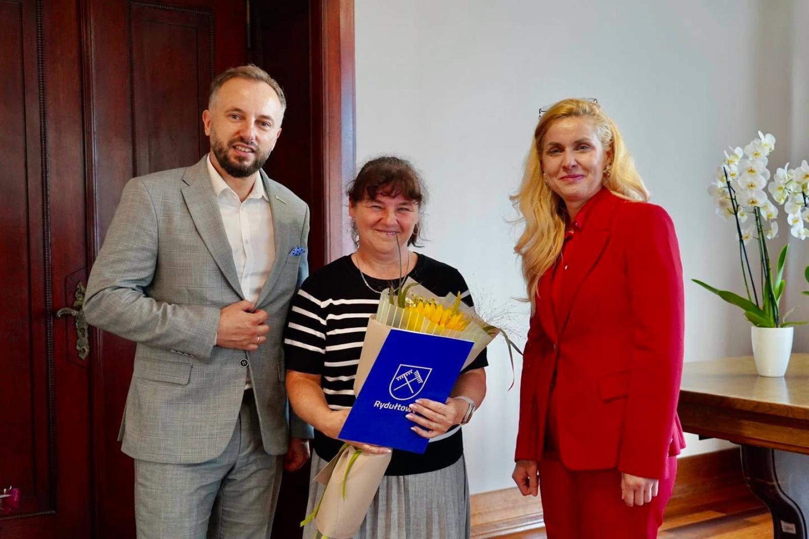 Zdjęcie w galerii na portalu naszwodzislaw.com: Nowe awanse i wzruszające pożegnania. Ważne chwile dla rydułtowskiej oświaty wiadomości z regionu