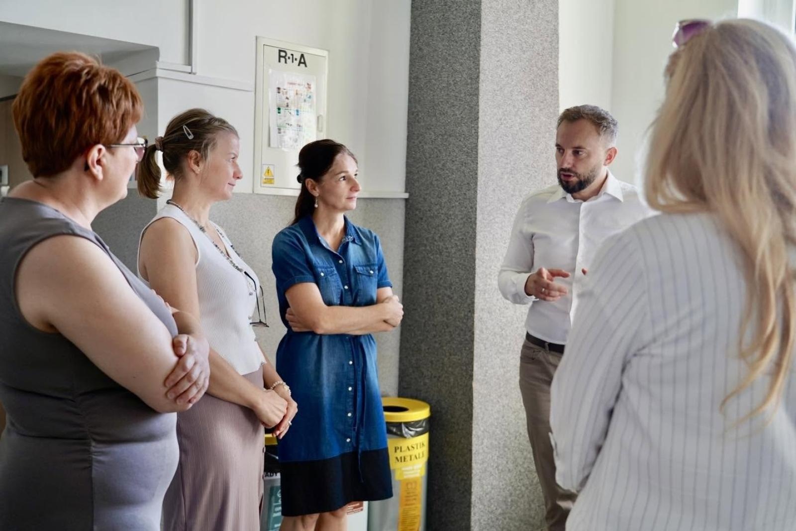 Zdjęcie w galerii na portalu naszwodzislaw.com: Wielkie odliczanie do pierwszego dzwonka. Rydułtowskie placówki przygotowane na powrót uczniów wiadomości z regionu
