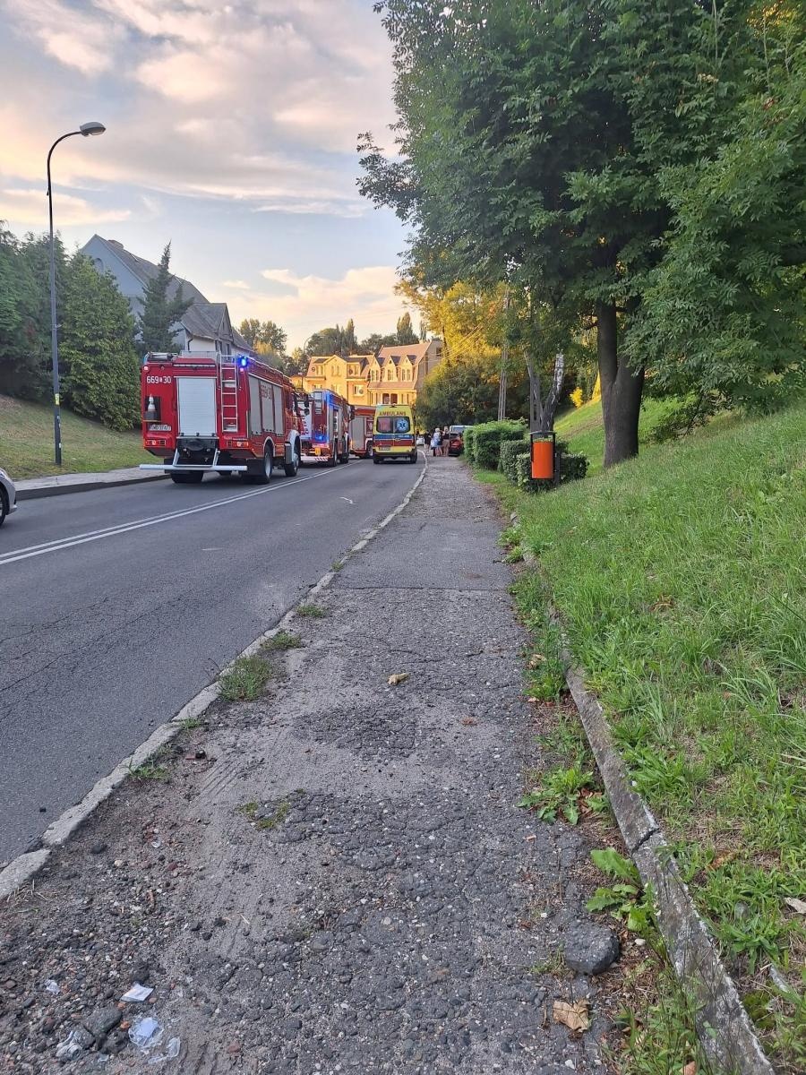 Zdjęcie w galerii na portalu naszwodzislaw.com: Poważny wypadek w Pszowie. Osobówka zderzyła się z motocyklem, na miejscu LPR wiadomości z regionu
