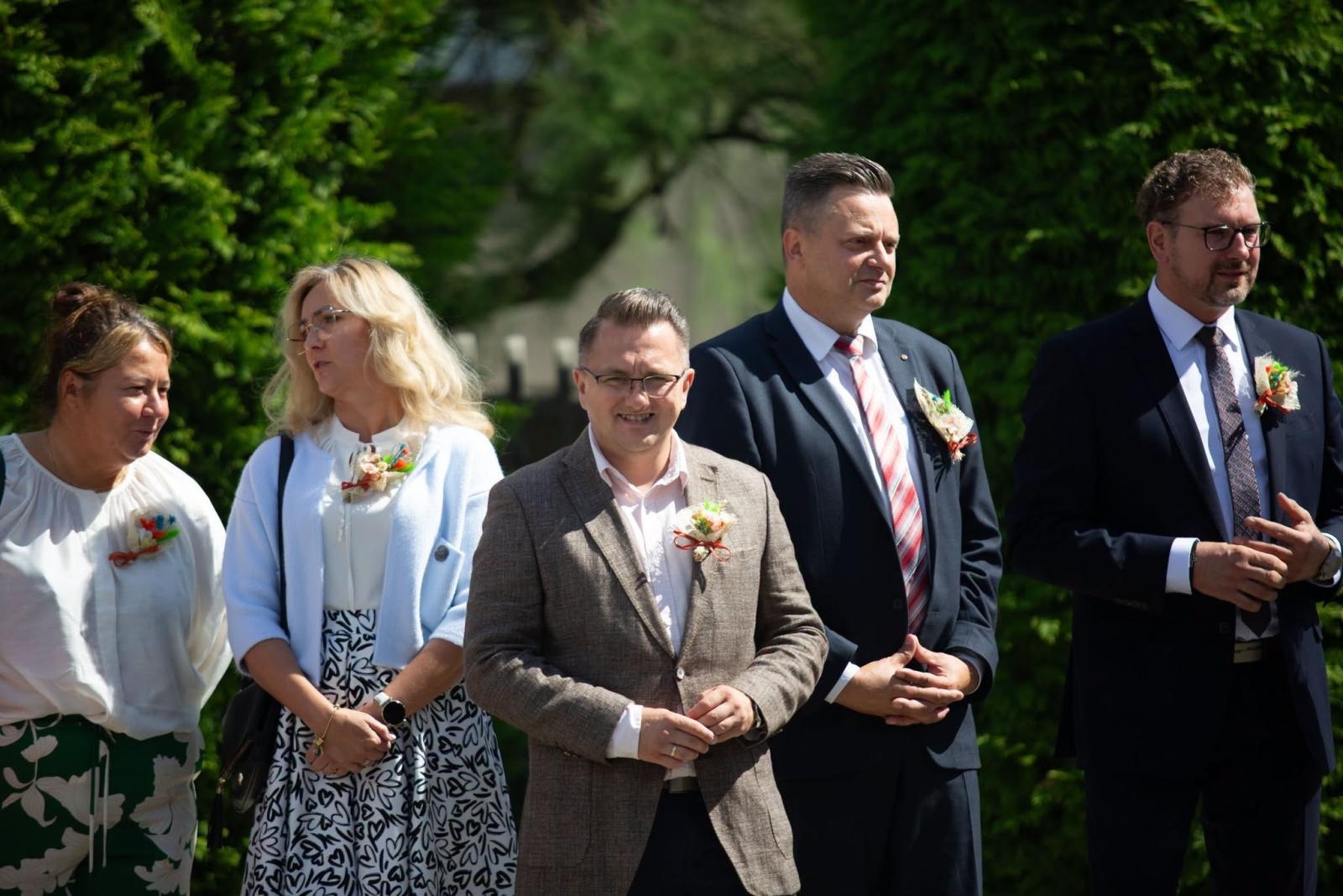 Zdjęcie w galerii na portalu naszwodzislaw.com: Korowód przejechał ulicami Radlina. Tak mieszkańcy świętowali dożynki [FOTO] wiadomości z regionu