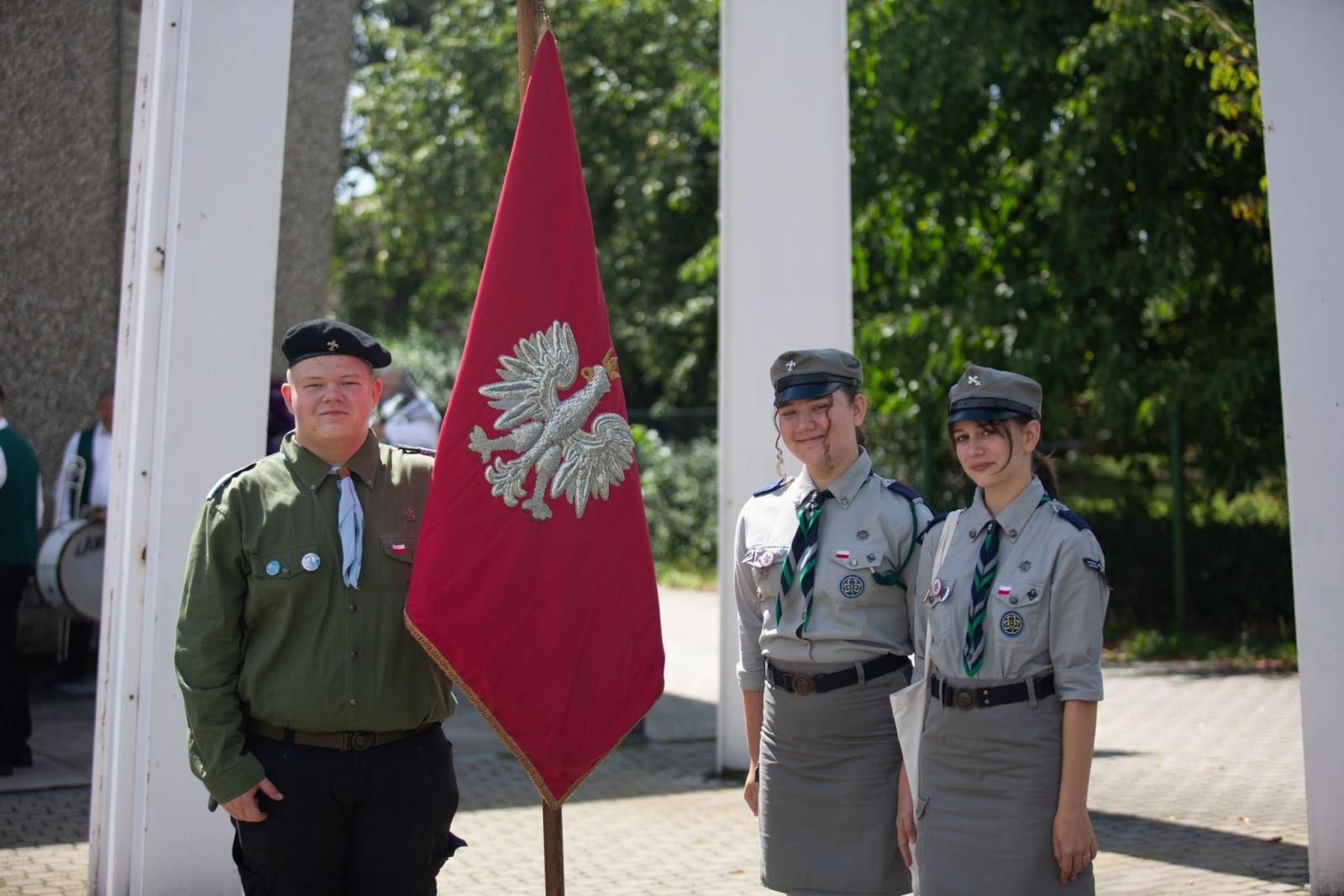 Zdjęcie w galerii na portalu naszwodzislaw.com: Korowód przejechał ulicami Radlina. Tak mieszkańcy świętowali dożynki [FOTO] wiadomości z regionu
