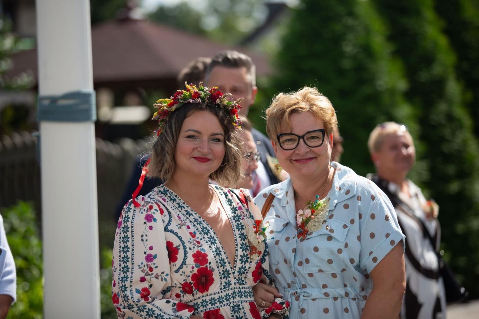 Zdjęcie w galerii na portalu naszwodzislaw.com: Korowód przejechał ulicami Radlina. Tak mieszkańcy świętowali dożynki [FOTO] wiadomości z regionu