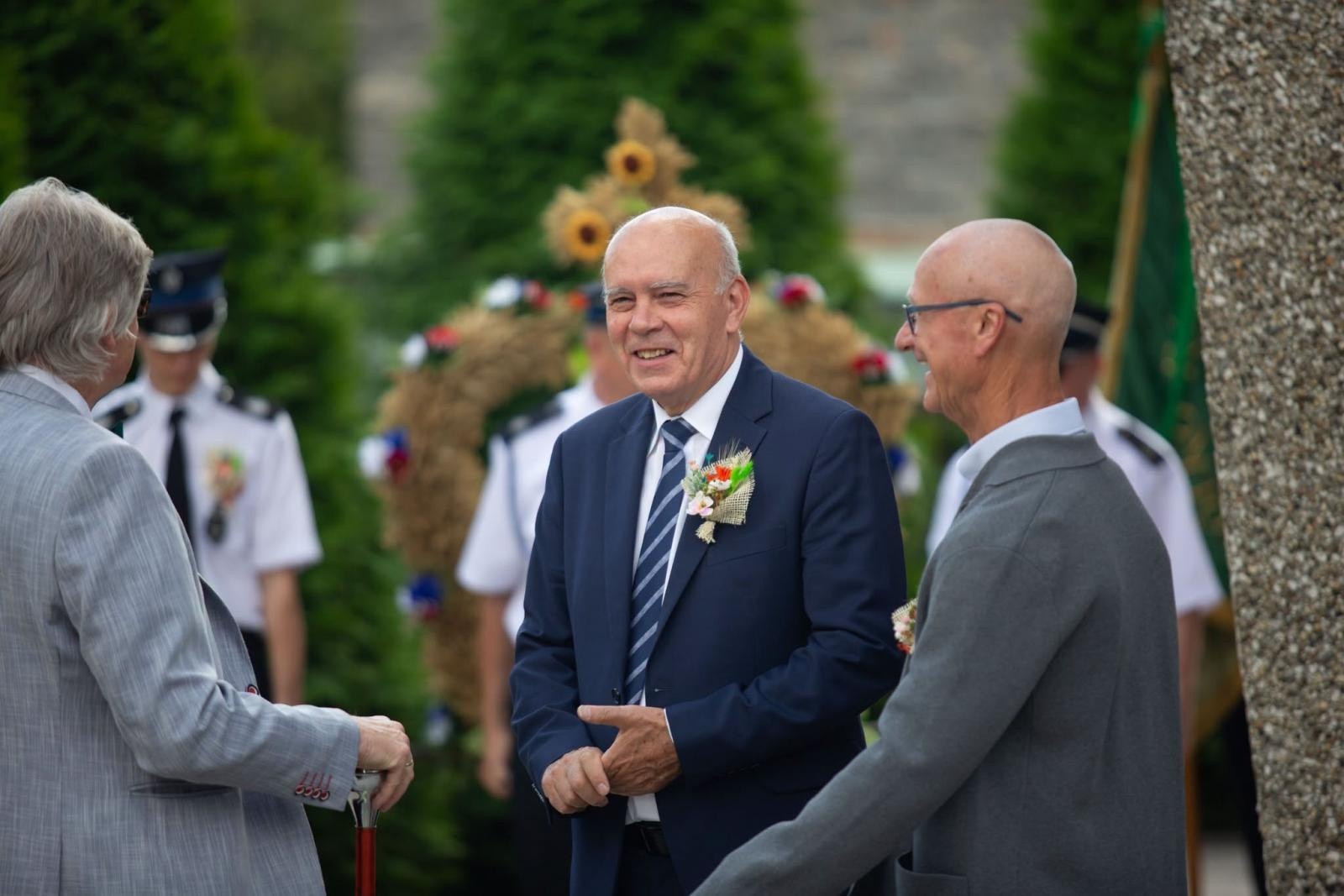 Zdjęcie w galerii na portalu naszwodzislaw.com: Korowód przejechał ulicami Radlina. Tak mieszkańcy świętowali dożynki [FOTO] wiadomości z regionu