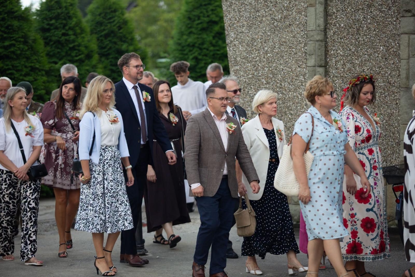 Zdjęcie w galerii na portalu naszwodzislaw.com: Korowód przejechał ulicami Radlina. Tak mieszkańcy świętowali dożynki [FOTO] wiadomości z regionu