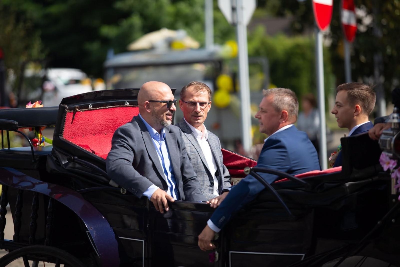 Zdjęcie w galerii na portalu naszwodzislaw.com: Korowód przejechał ulicami Radlina. Tak mieszkańcy świętowali dożynki [FOTO] wiadomości z regionu