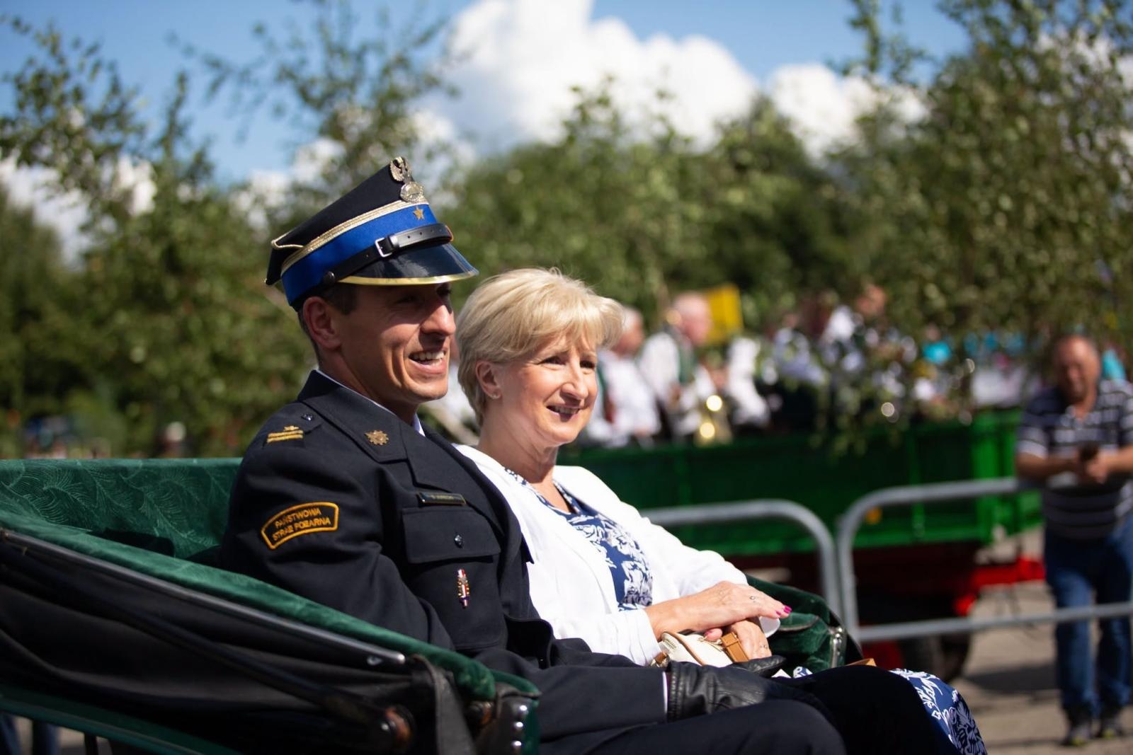 Zdjęcie w galerii na portalu naszwodzislaw.com: Korowód przejechał ulicami Radlina. Tak mieszkańcy świętowali dożynki [FOTO] wiadomości z regionu