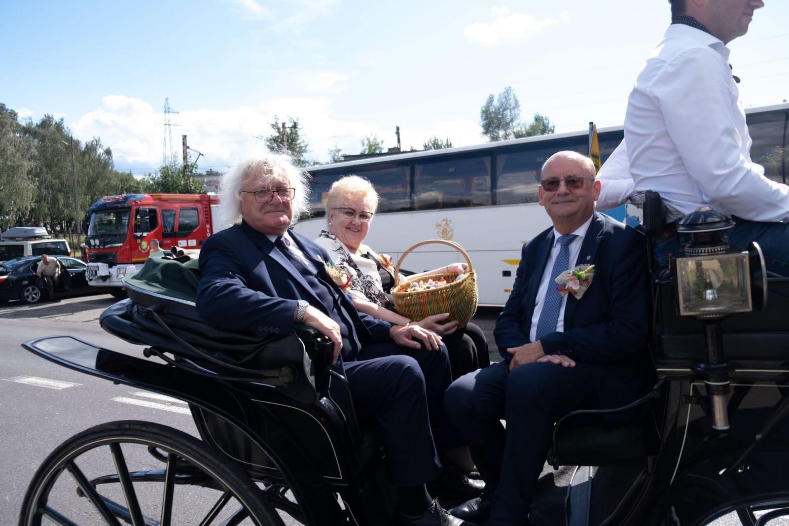 Zdjęcie w galerii na portalu naszwodzislaw.com: Korowód przejechał ulicami Radlina. Tak mieszkańcy świętowali dożynki [FOTO] wiadomości z regionu