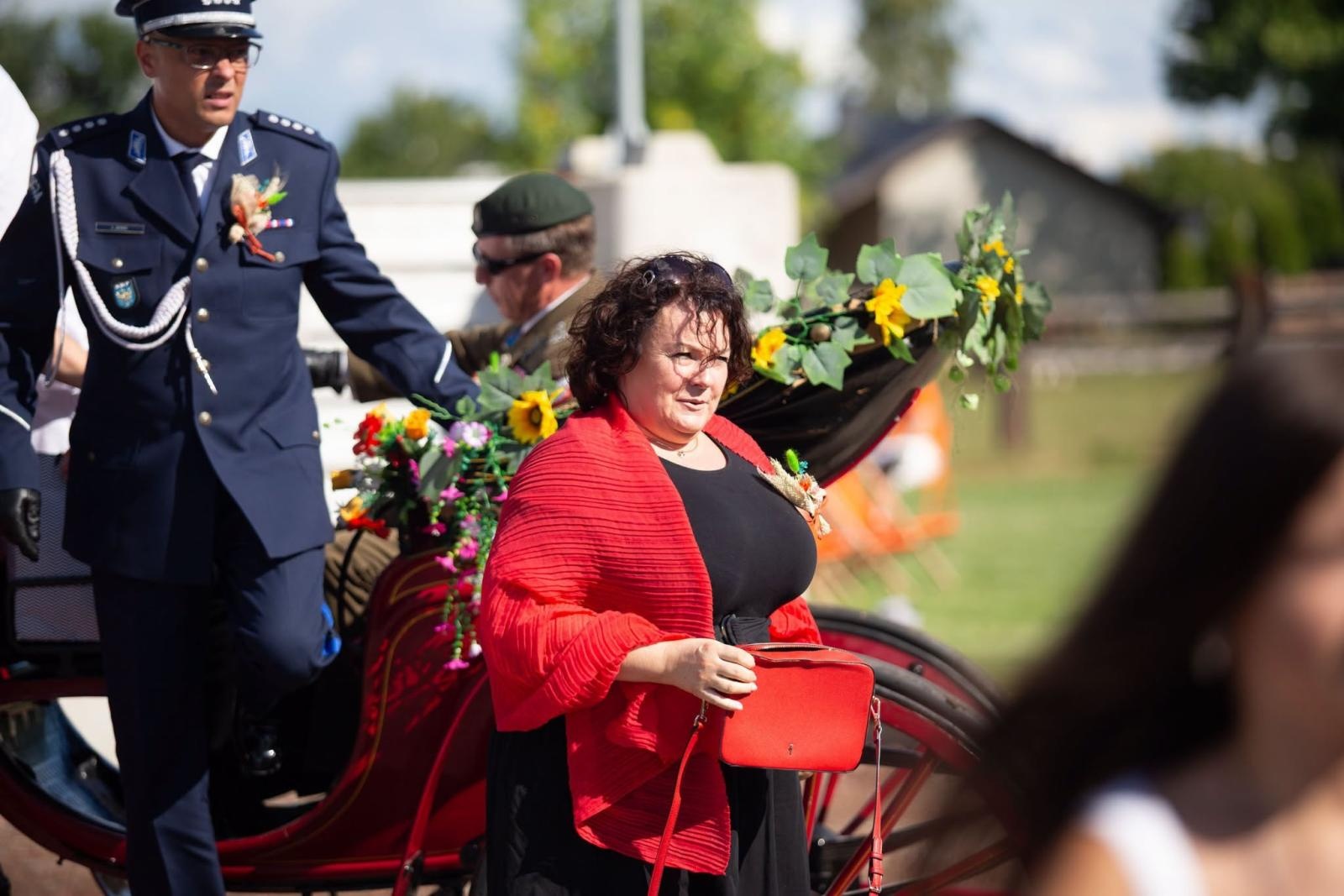 Zdjęcie w galerii na portalu naszwodzislaw.com: Korowód przejechał ulicami Radlina. Tak mieszkańcy świętowali dożynki [FOTO] wiadomości z regionu