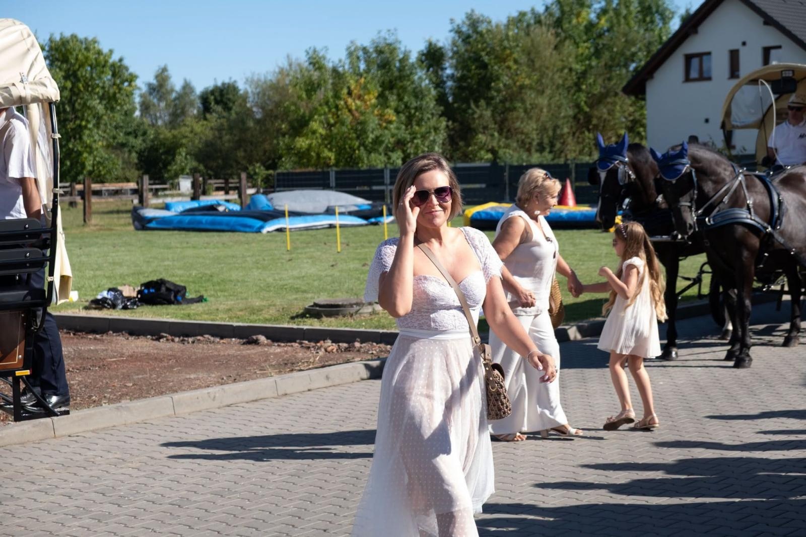 Zdjęcie w galerii na portalu naszwodzislaw.com: Korowód przejechał ulicami Radlina. Tak mieszkańcy świętowali dożynki [FOTO] wiadomości z regionu