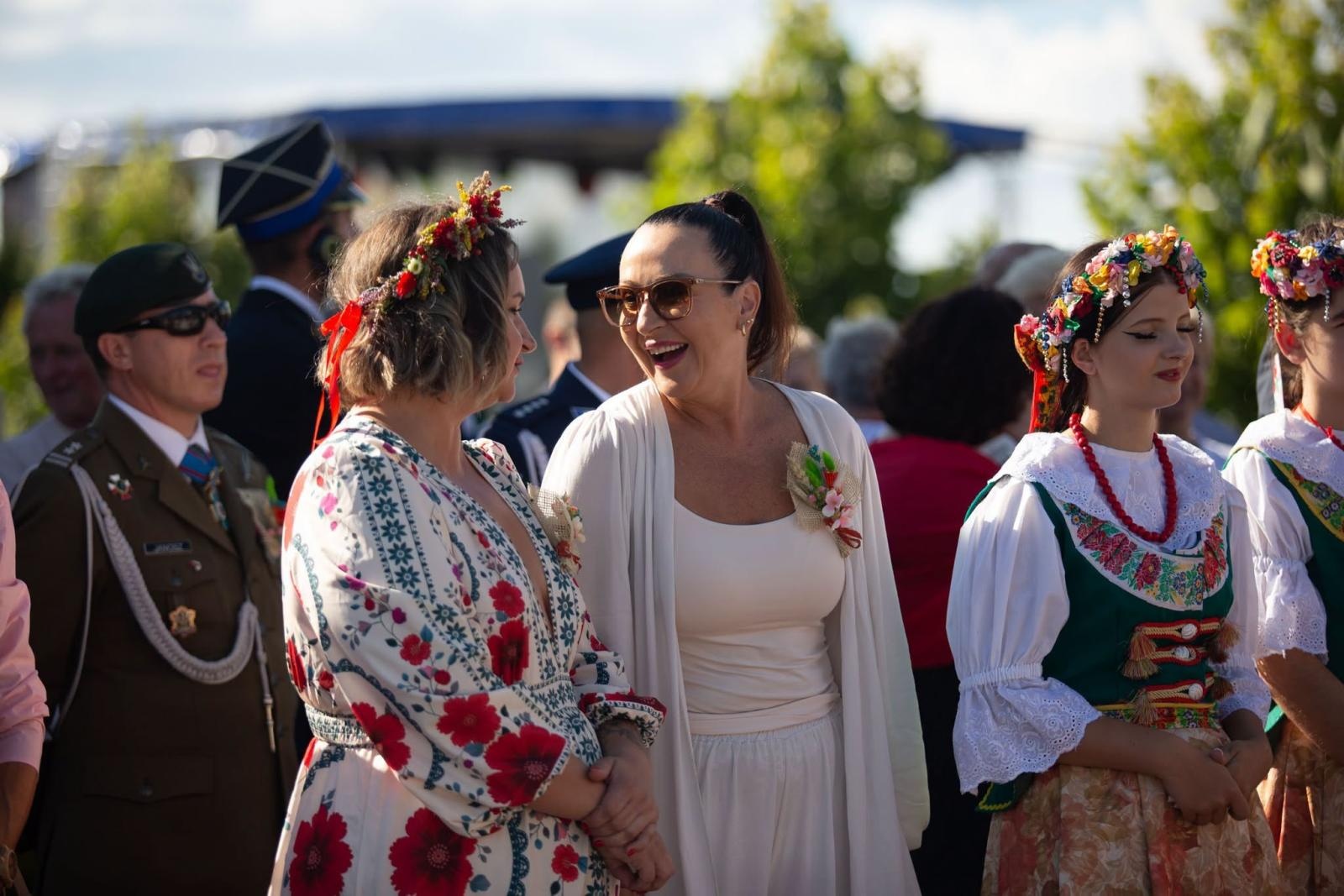 Zdjęcie w galerii na portalu naszwodzislaw.com: Korowód przejechał ulicami Radlina. Tak mieszkańcy świętowali dożynki [FOTO] wiadomości z regionu