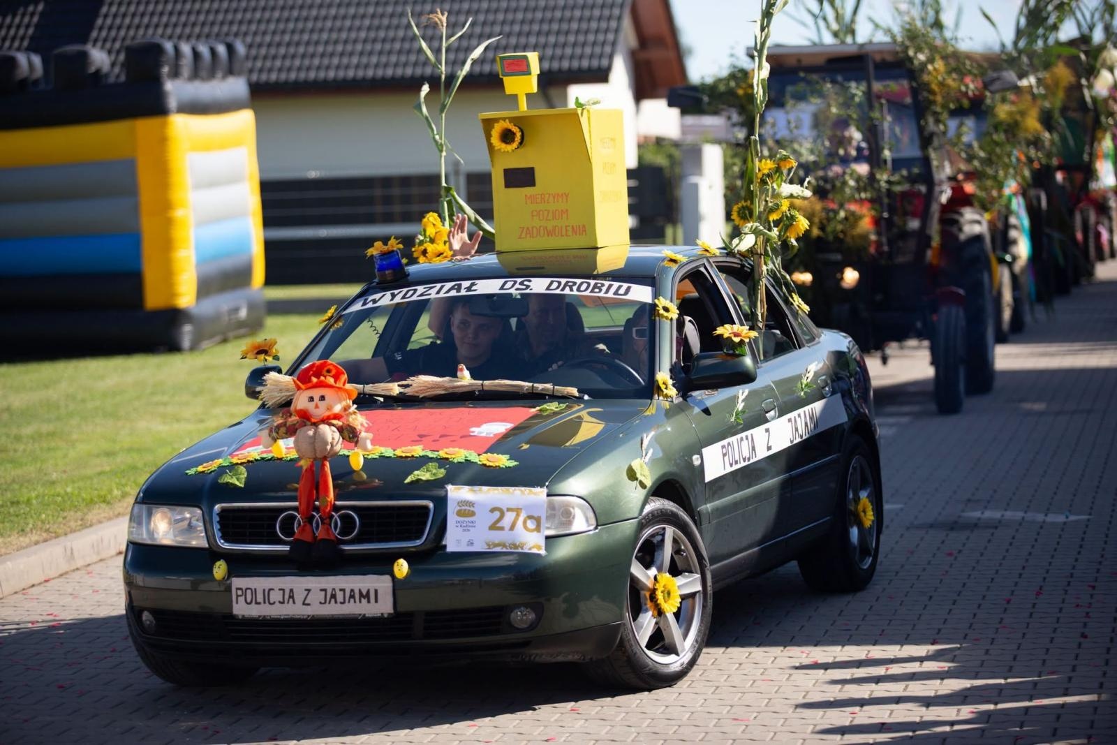 Zdjęcie w galerii na portalu naszwodzislaw.com: Korowód przejechał ulicami Radlina. Tak mieszkańcy świętowali dożynki [FOTO] wiadomości z regionu