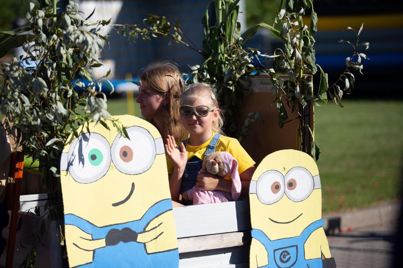 Zdjęcie w galerii na portalu naszwodzislaw.com: Korowód przejechał ulicami Radlina. Tak mieszkańcy świętowali dożynki [FOTO] wiadomości z regionu