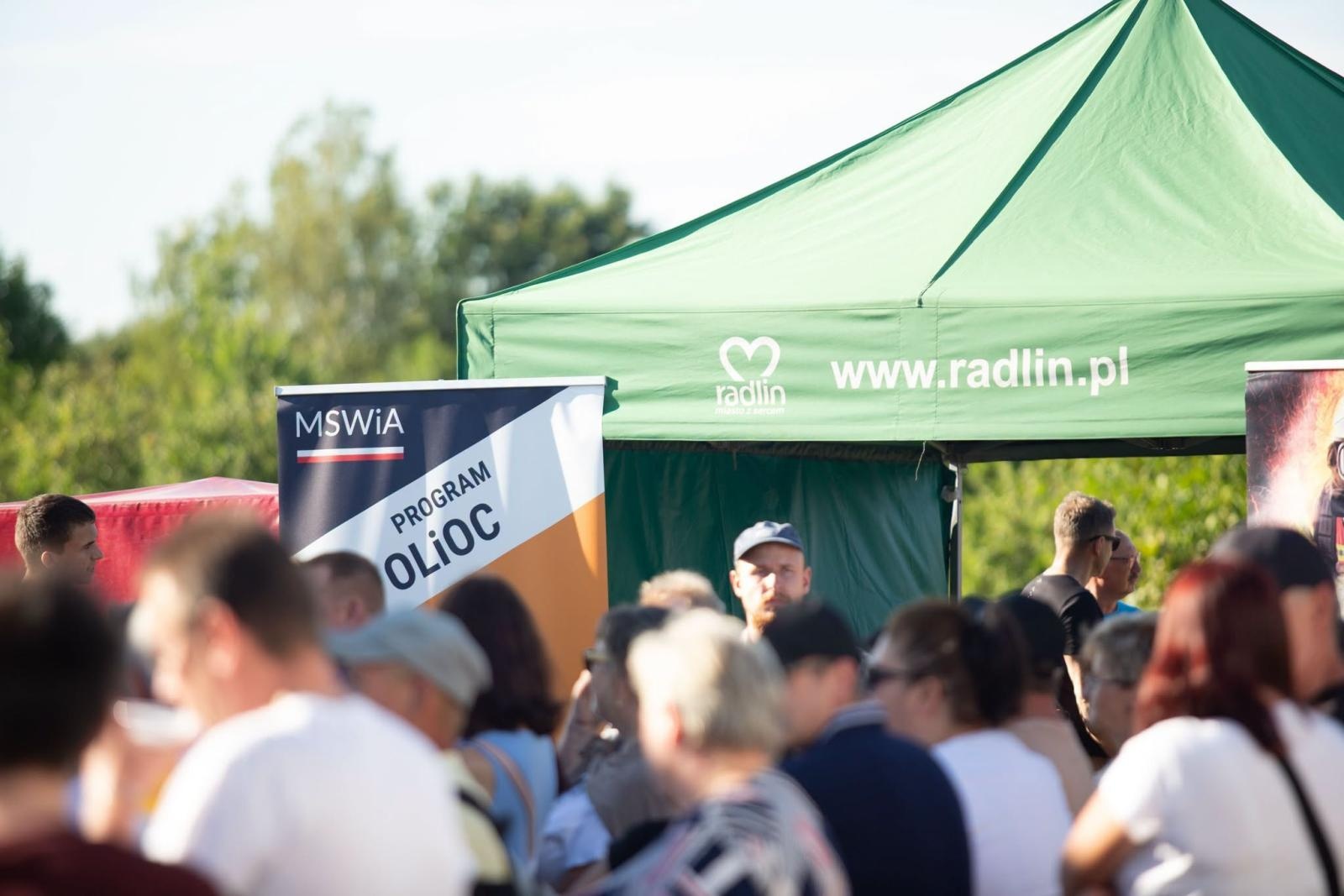 Zdjęcie w galerii na portalu naszwodzislaw.com: Korowód przejechał ulicami Radlina. Tak mieszkańcy świętowali dożynki [FOTO] wiadomości z regionu