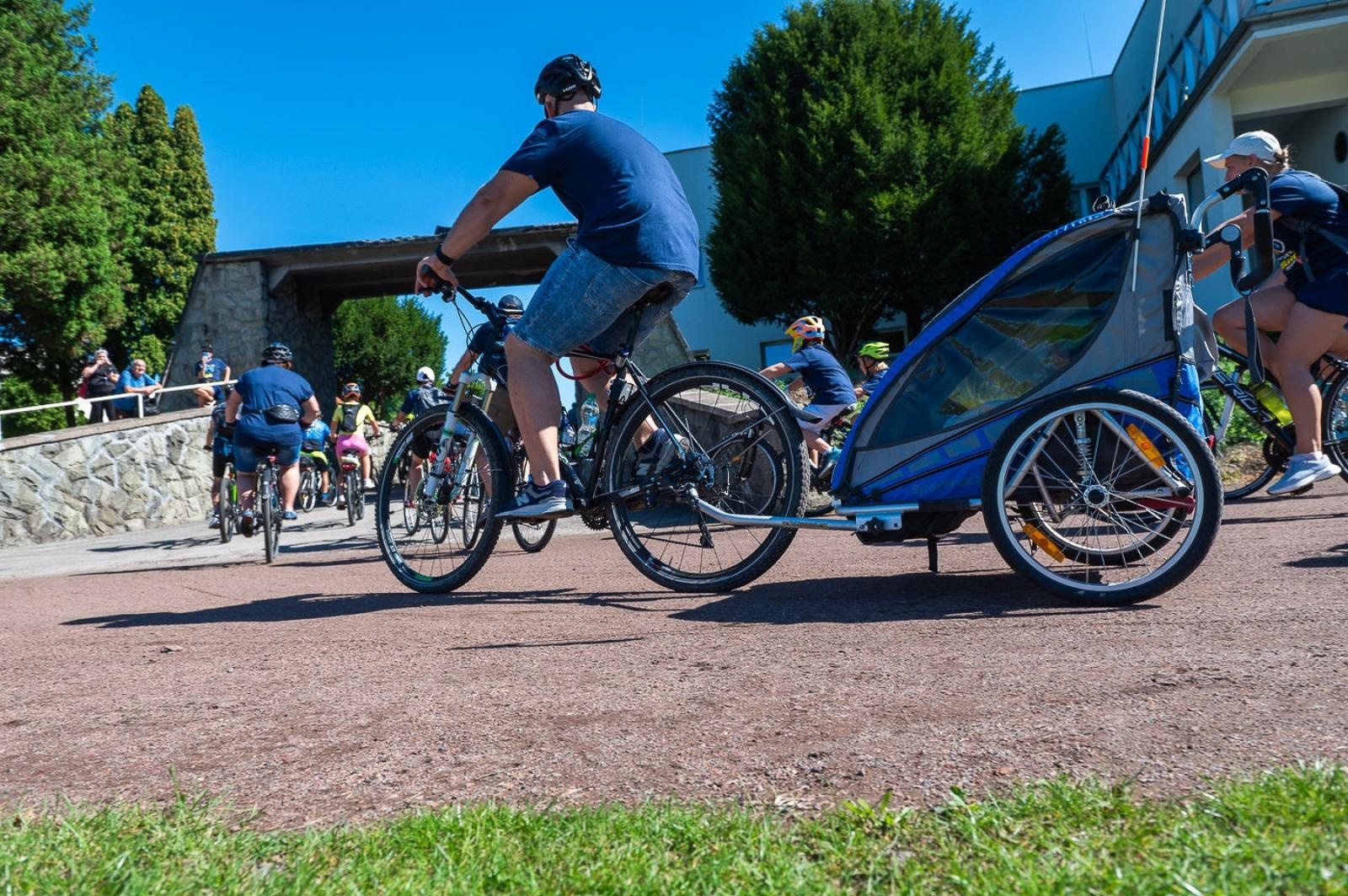 Zdjęcie w galerii na portalu naszwodzislaw.com: Prawie 900 rowerzystów na jednej trasie. Tak wyglądał XXVI Powiatowy Rajd Rowerowy [FOTO] wiadomości z regionu
