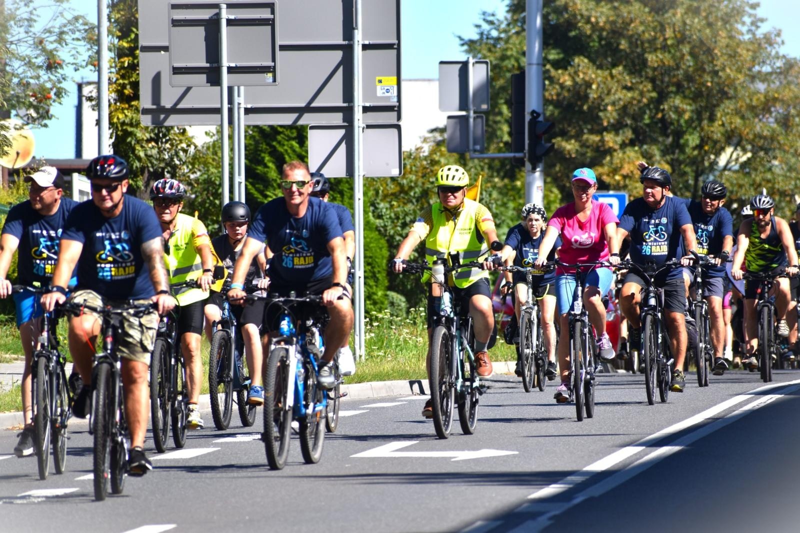 Zdjęcie w galerii na portalu naszwodzislaw.com: Prawie 900 rowerzystów na jednej trasie. Tak wyglądał XXVI Powiatowy Rajd Rowerowy [FOTO] wiadomości z regionu