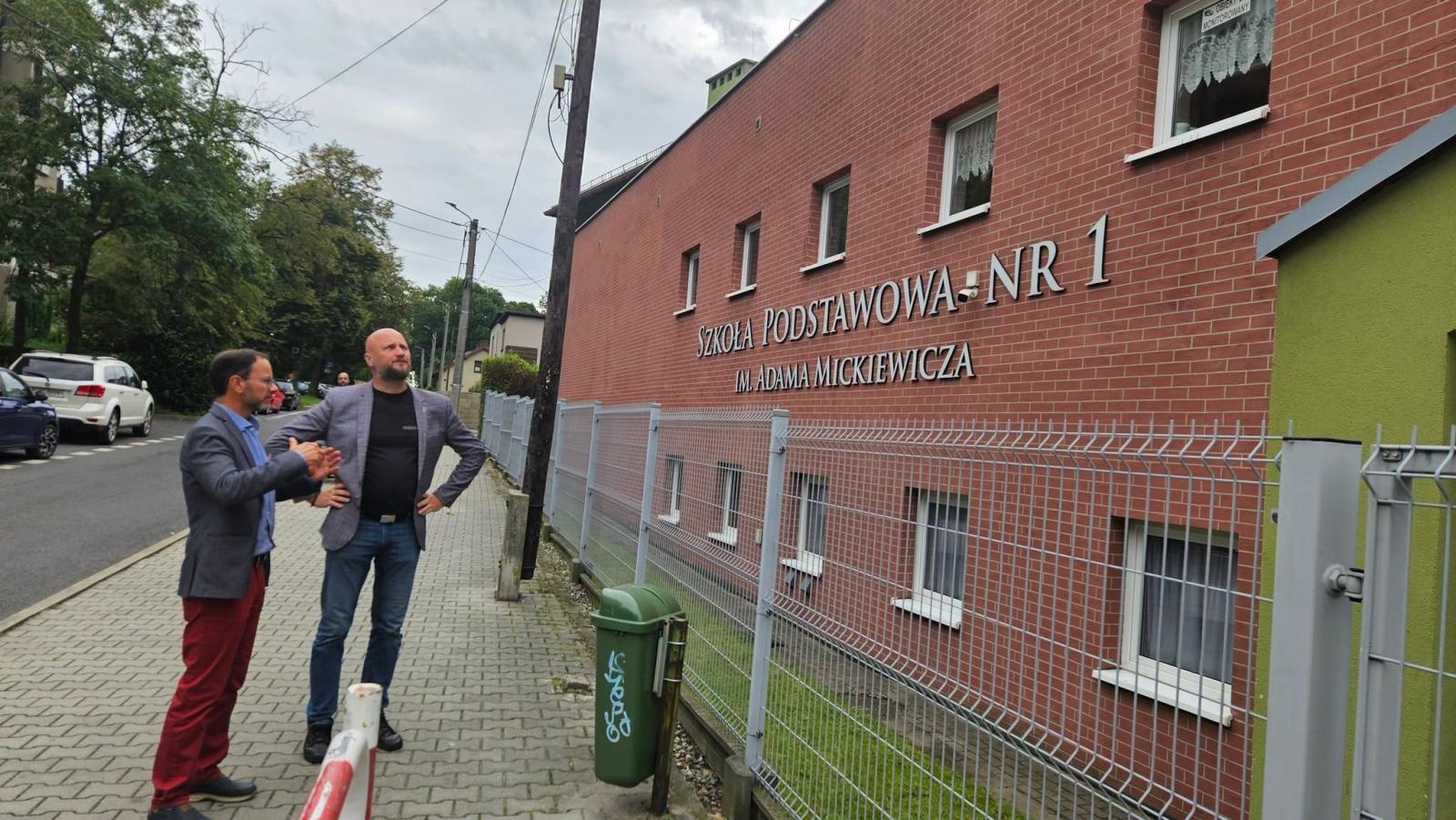 Zdjęcie w galerii na portalu naszwodzislaw.com: Radlin gotowy na pierwszy dzwonek. Burmistrz sprawdził szkoły i przedszkola wiadomości z regionu