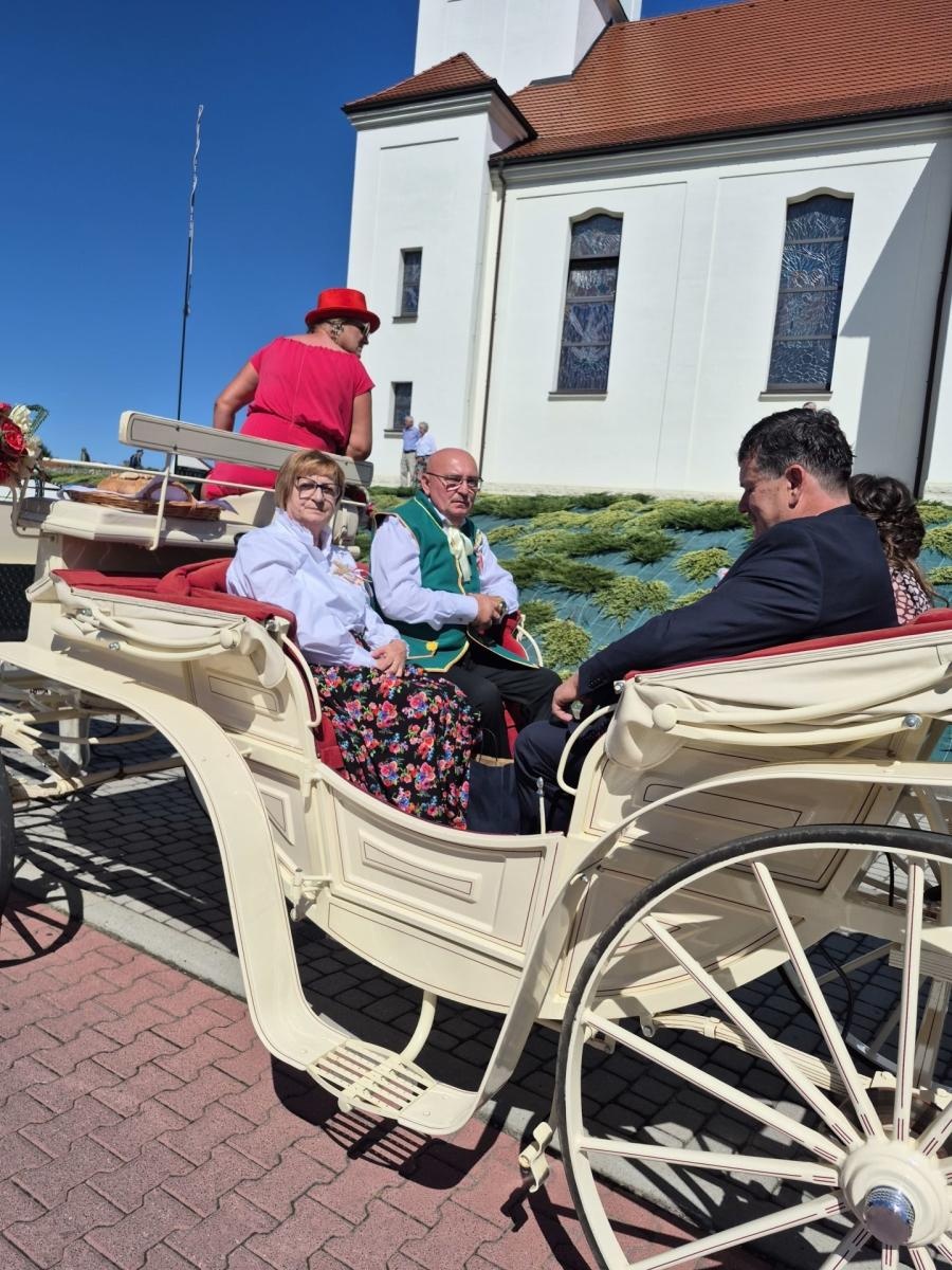 Zdjęcie w galerii na portalu naszwodzislaw.com: Krostoszowice i Podbucze świętowały na całego. Tak wyglądały wojewódzkie dożynki wiadomości z regionu
