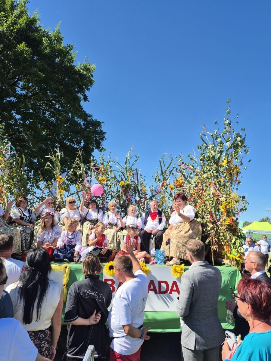 Zdjęcie w galerii na portalu naszwodzislaw.com: Krostoszowice i Podbucze świętowały na całego. Tak wyglądały wojewódzkie dożynki wiadomości z regionu