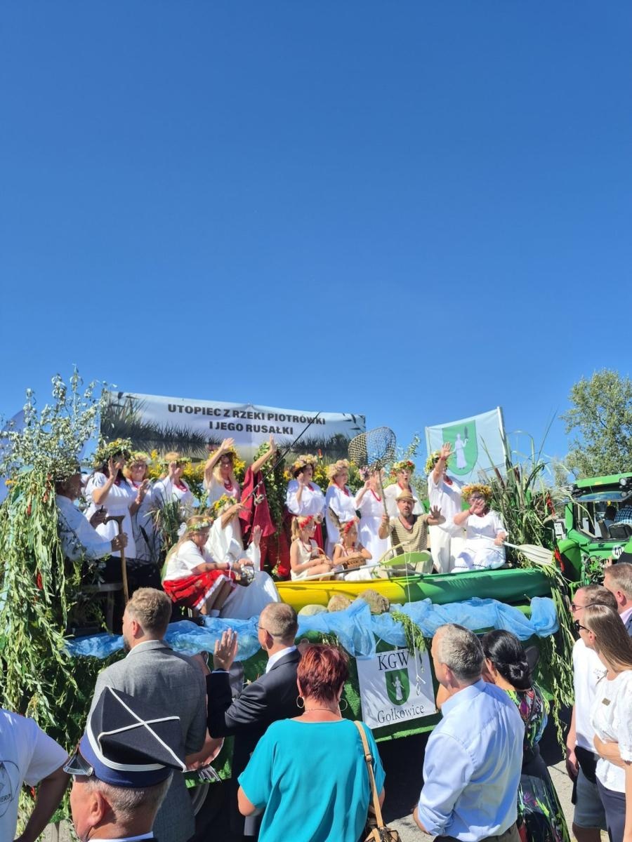 Zdjęcie w galerii na portalu naszwodzislaw.com: Krostoszowice i Podbucze świętowały na całego. Tak wyglądały wojewódzkie dożynki wiadomości z regionu