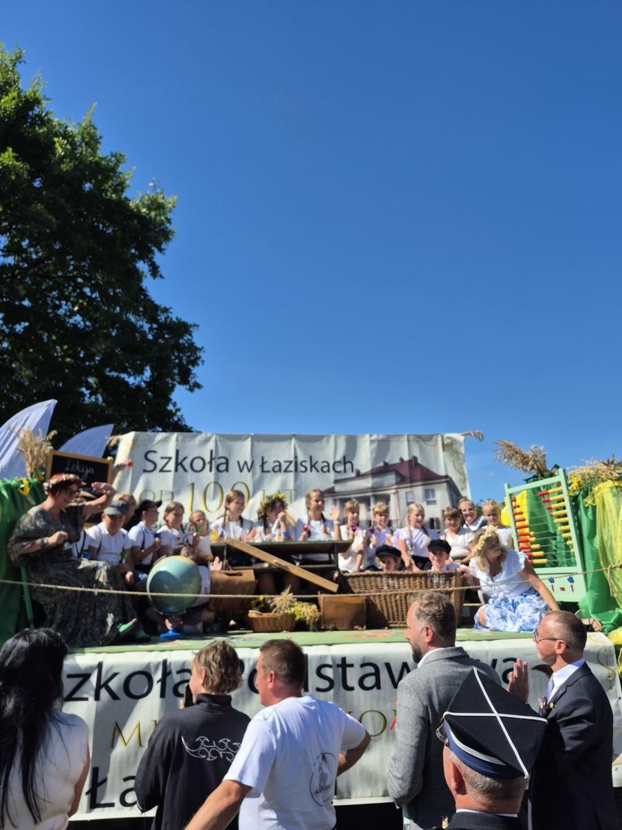 Zdjęcie w galerii na portalu naszwodzislaw.com: Krostoszowice i Podbucze świętowały na całego. Tak wyglądały wojewódzkie dożynki wiadomości z regionu