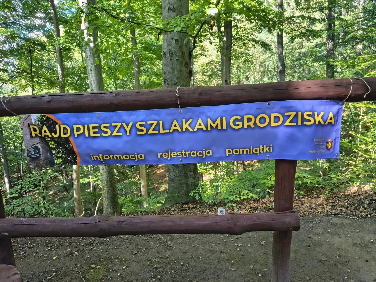 Zdjęcie w galerii na portalu naszwodzislaw.com: Szlakami Grodziska po raz drugi. Mieszkańcy Wodzisławia odkrywali historię legendarnego miejsca wiadomości z regionu